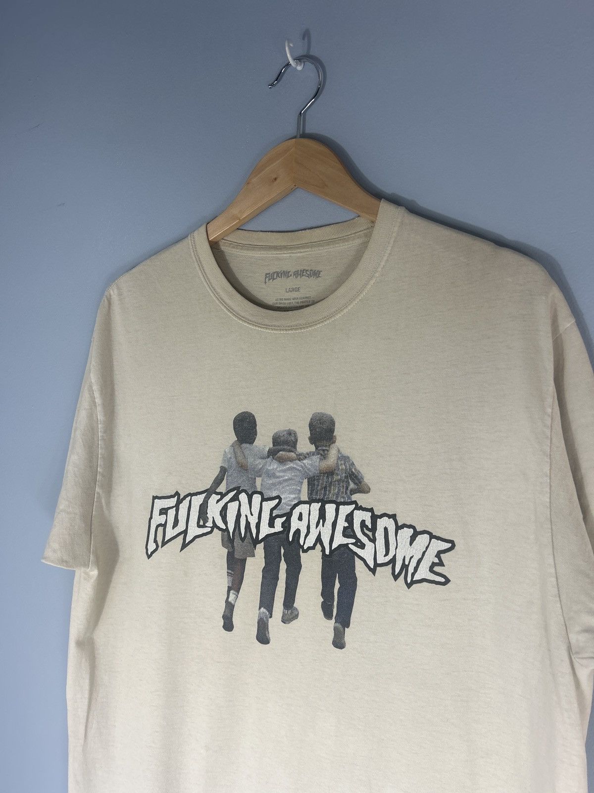 Fucking Awesome Friends Tee 白 (Supremeステッカー付き) Fucking Awesome Friends Tee 白 (Supremeステッカー付き)
