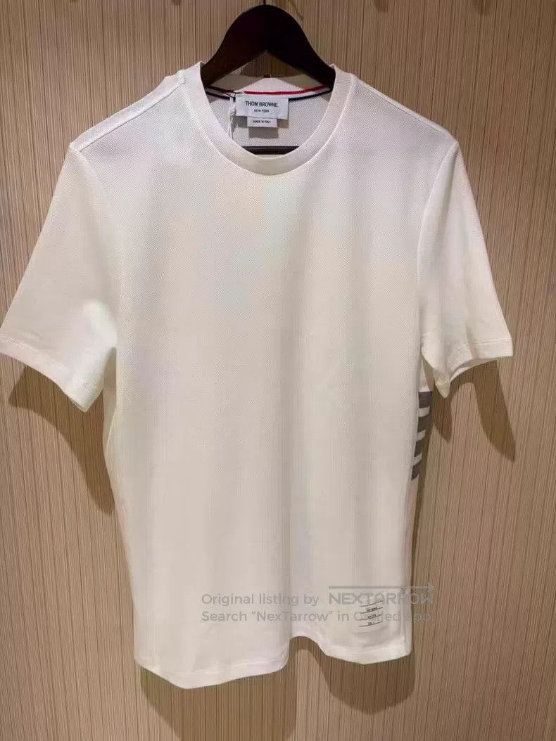 Thom Browne Thom Browne White short-sleeve T-shirt with four stripes Size US L / EU 52-54 / 3 - 1 Thumbnail