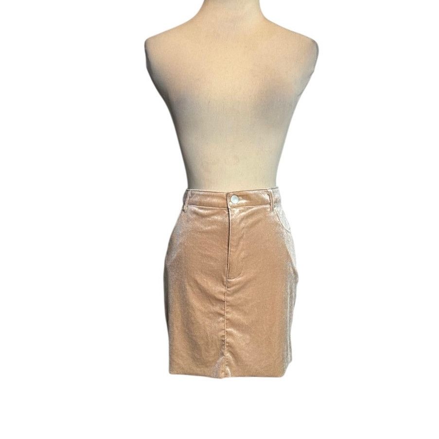 Forever 21 Forever 21 beige suede mini skirt size Large Size 30" / US 8 / IT 44 - 9 Thumbnail
