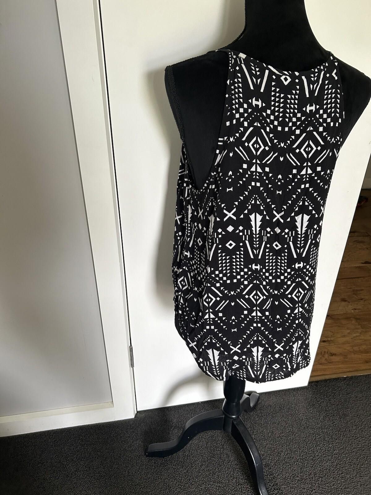 Designer Decjuba singlet Top Black & White Aztec Print - Size L (002) Size L / US 10 / IT 46 - 8 Thumbnail
