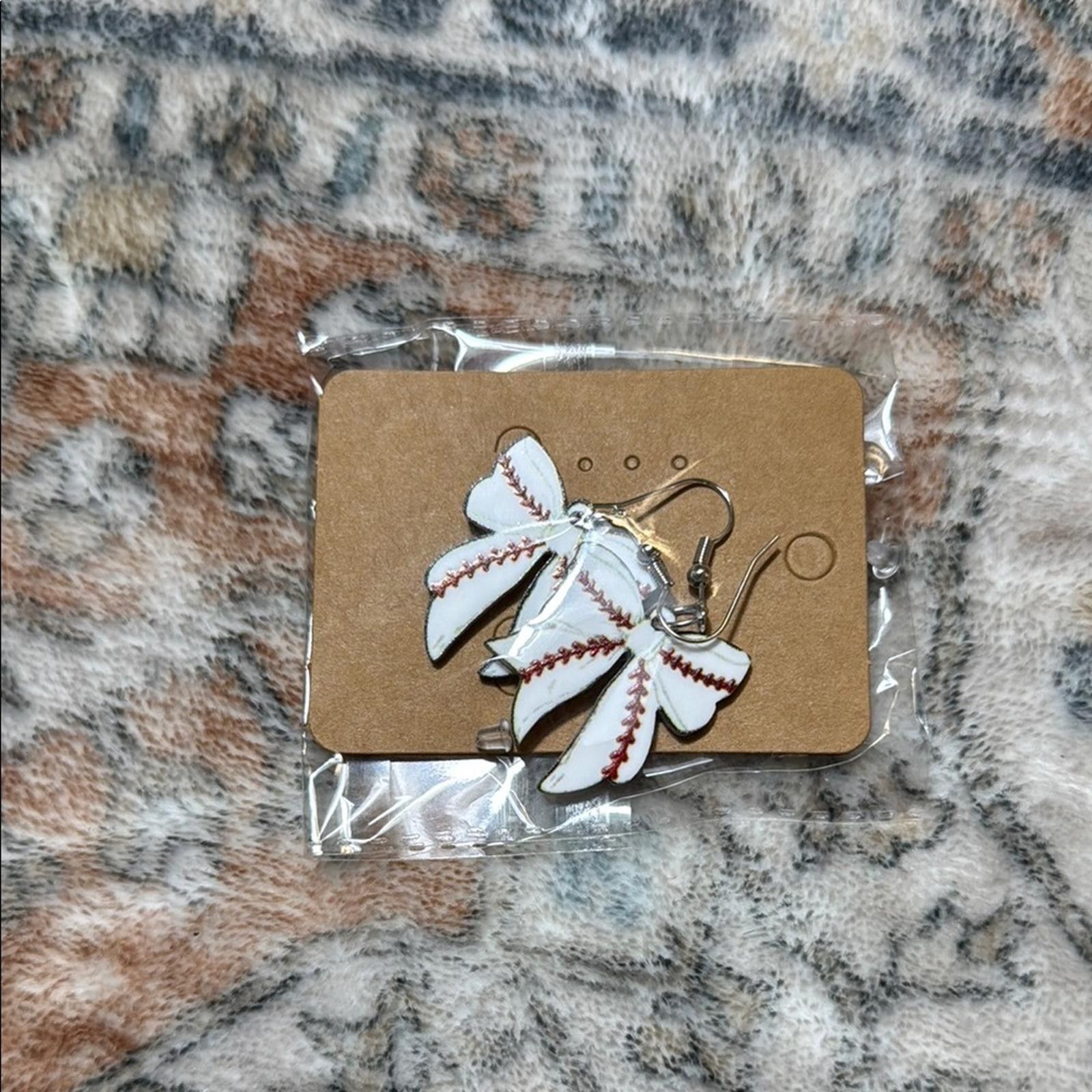 Designer Elegant White and Red Baseball Earrings Size ONE SIZE - 4 Thumbnail