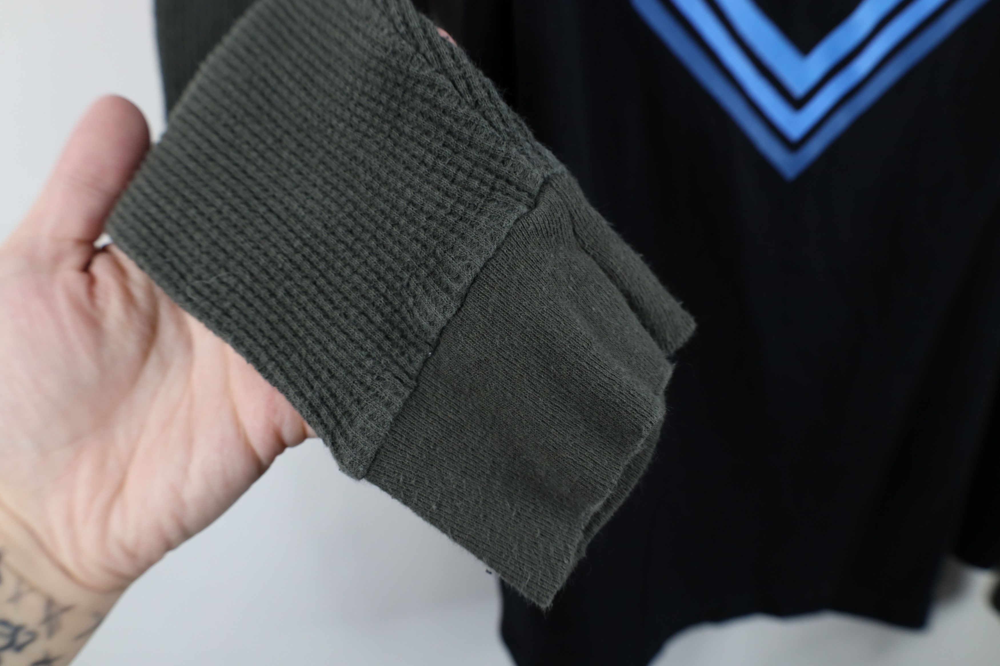 Vintage Vintage Y2K Call of Duty Ghosts Knit Long Sleeve T-Shirt Size US L / EU 52-54 / 3 - 9 Thumbnail