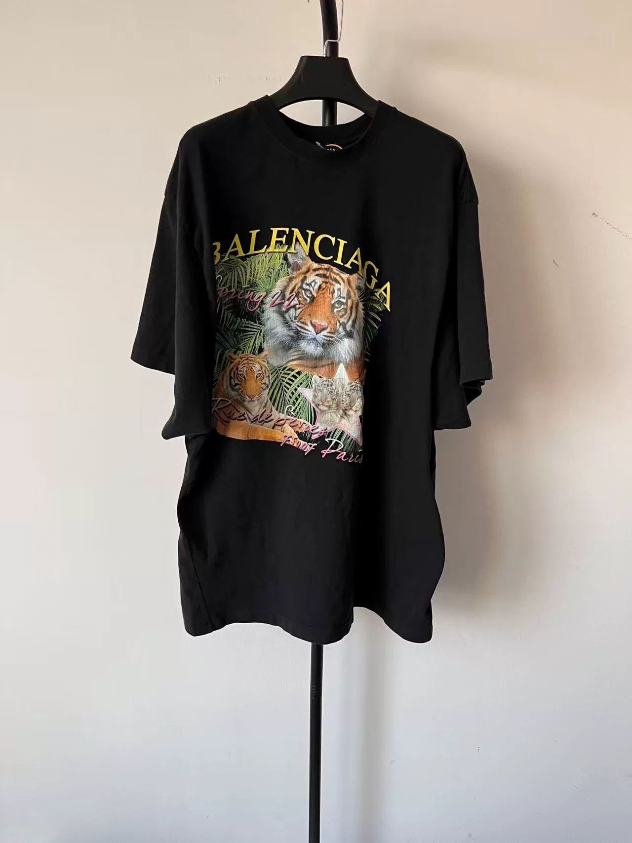 Balenciaga Balenciaga Tiger Print Men's Round Neck T-shirt Size US S / EU 44-46 / 1 - 1 Thumbnail