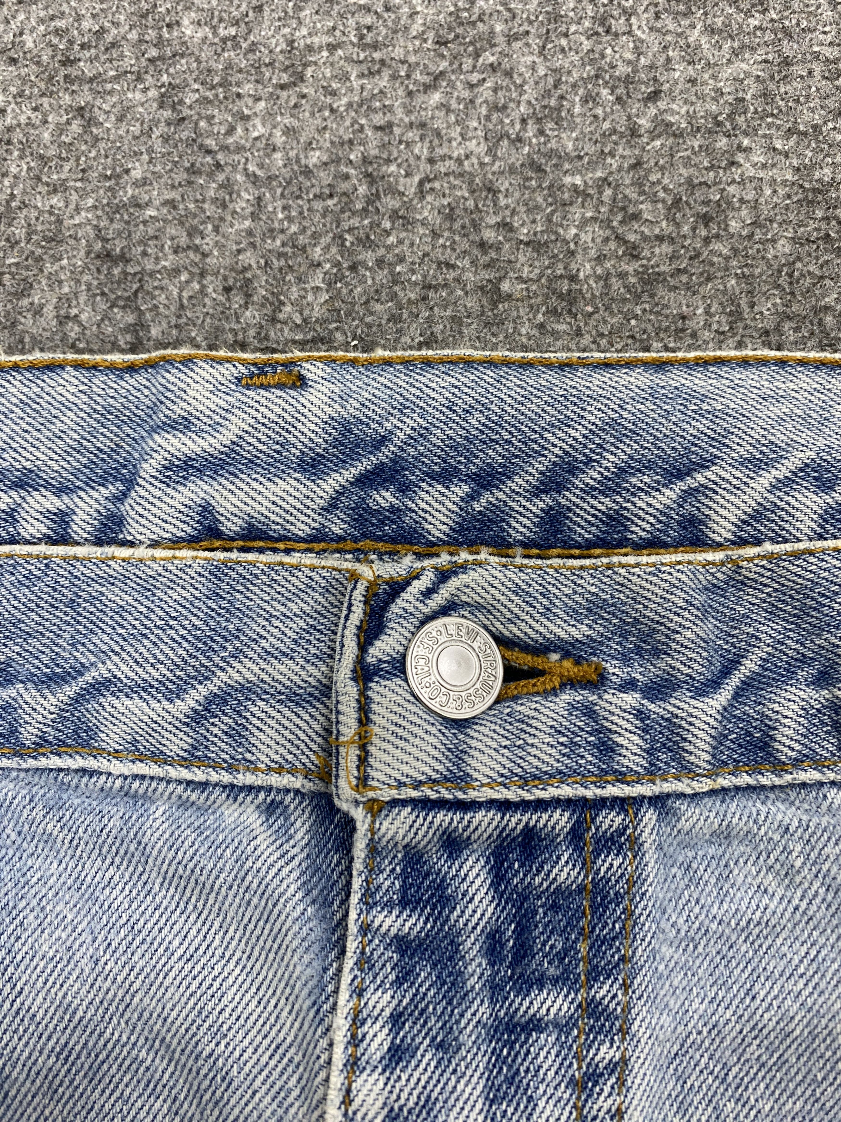 Levi's × Vintage Light Washed Vintage 90s Levi's 505 Denim Jeans Size US 37 - 10 Thumbnail