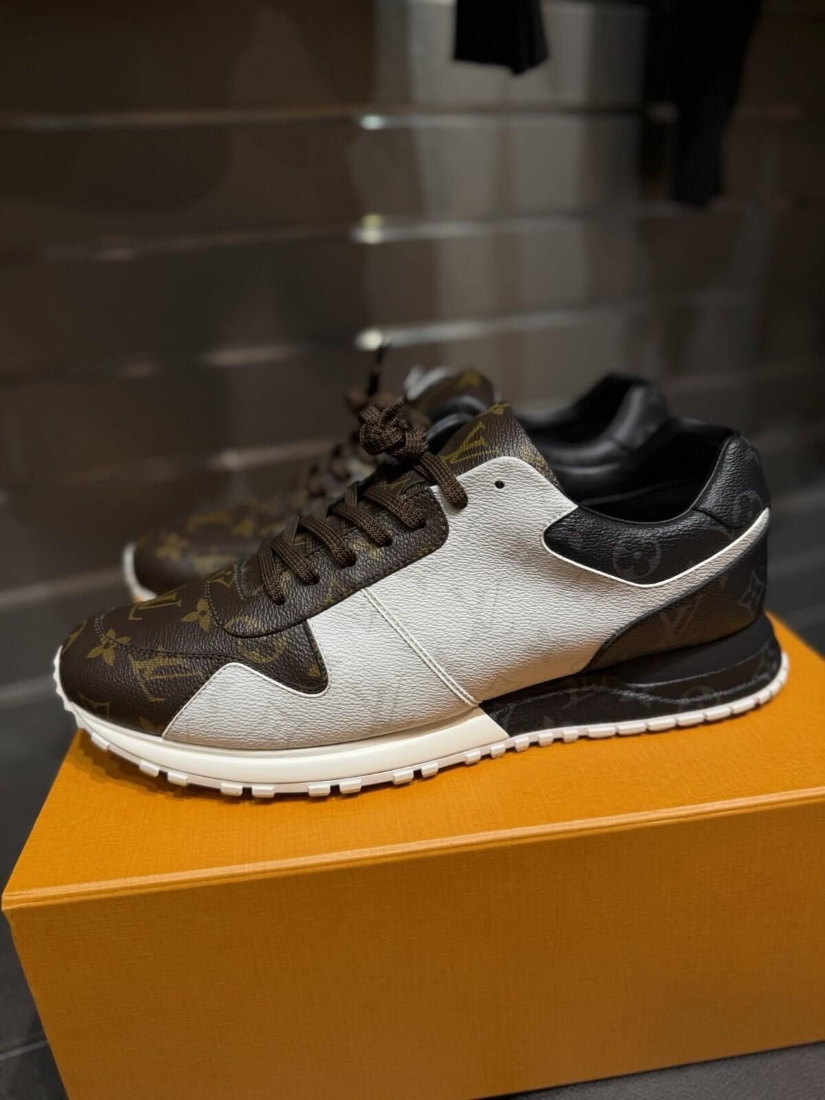 Louis Vuitton Size 10.5LV/11.5US Louis Vuitton Runaway Trainer Monogram Size US 11.5 / EU 44-45 - 3 Thumbnail