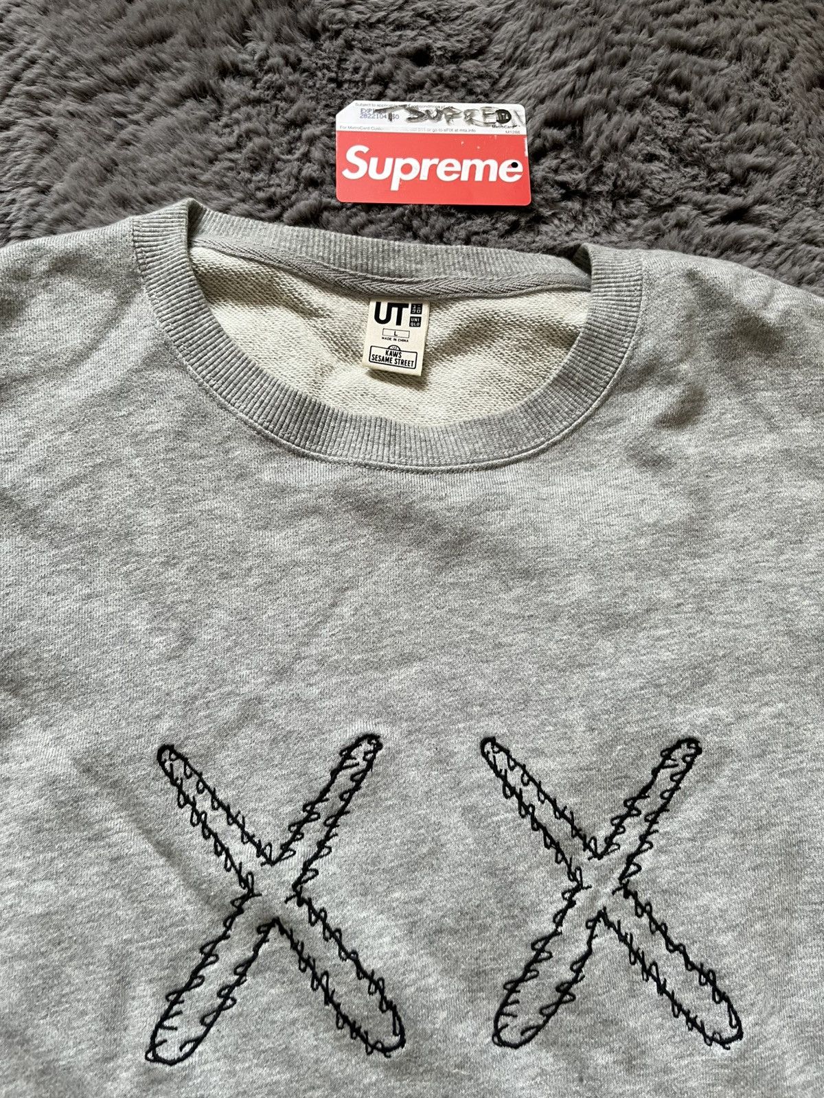 Kaws × Uniqlo Gray Sesame Street x Kaws Sweatshirt L Size US L / EU 52-54 / 3 - 2 Thumbnail