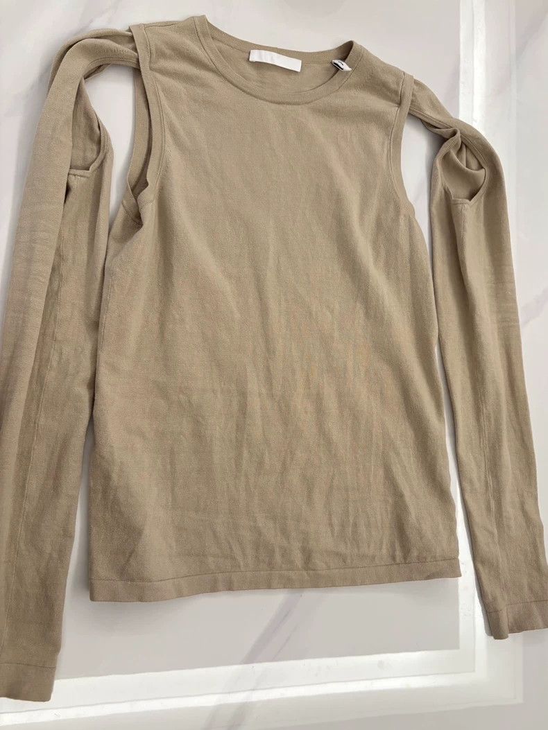 Helmut Lang HELMUT LANG Sand color knitted sweater with a bare shoulde Size S / US 4 / IT 40 - 1 Thumbnail
