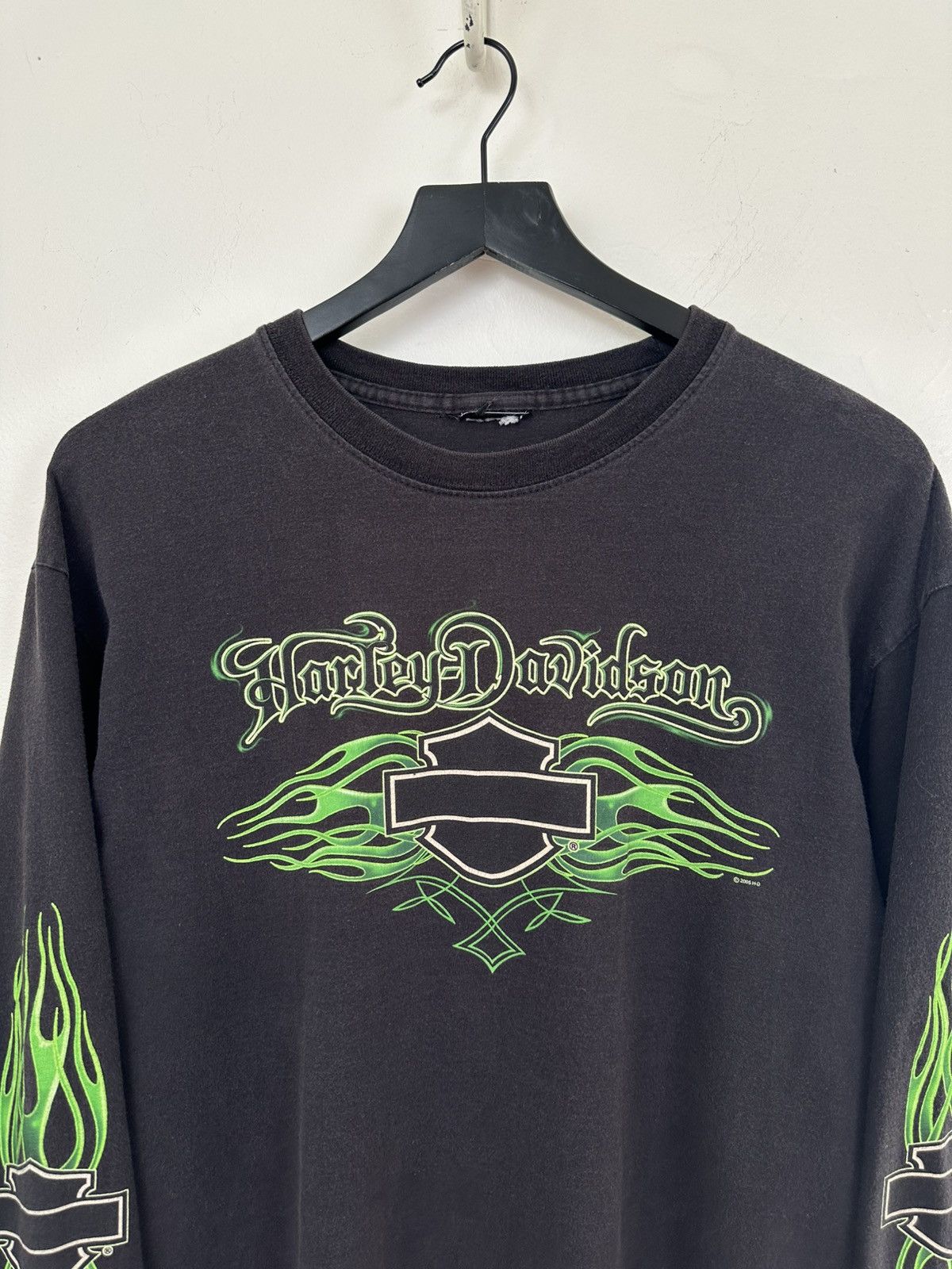 Harley Davidson (M) CRAZY GREEN FLAMES Harley Davidson Longsleeve Tee Size US M / EU 48-50 / 2 - 3 Thumbnail
