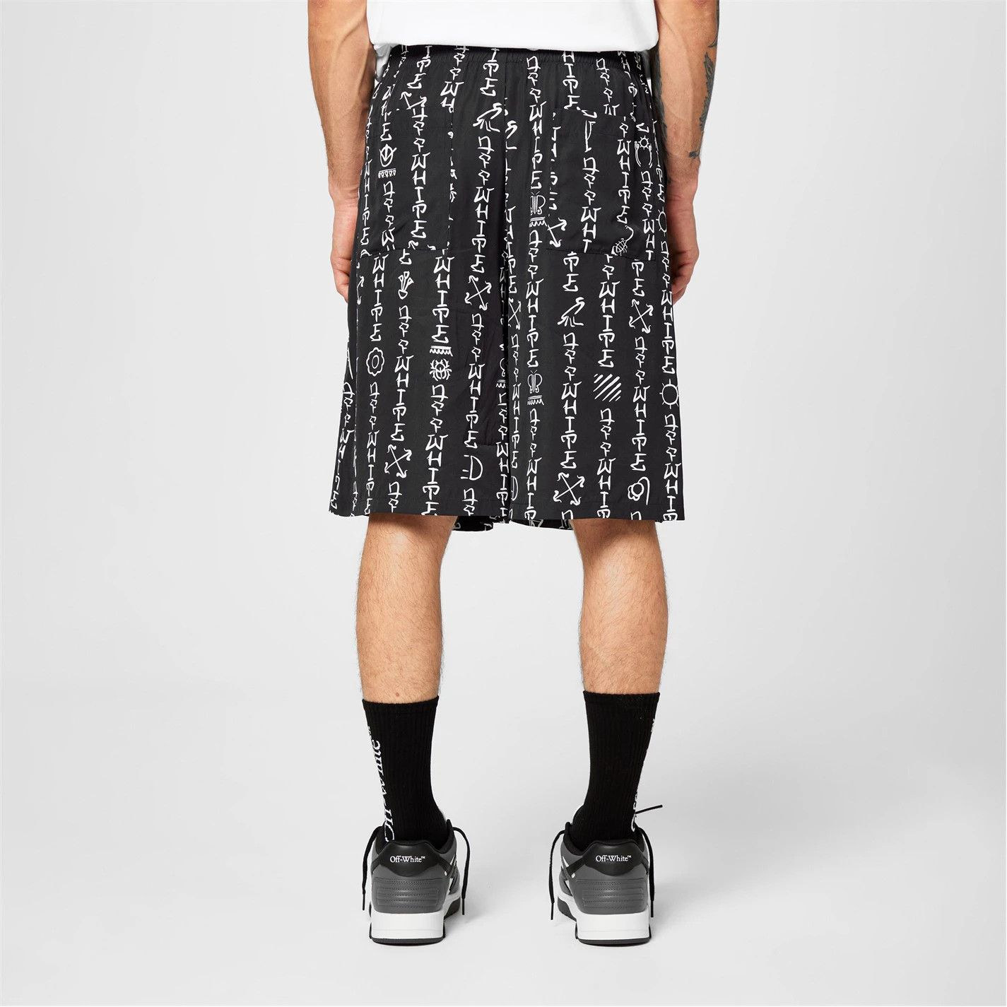Off-White o1g2r1mq0326 Bowling Design Shorts in Black Size US 32 / EU 48 - 4 Thumbnail