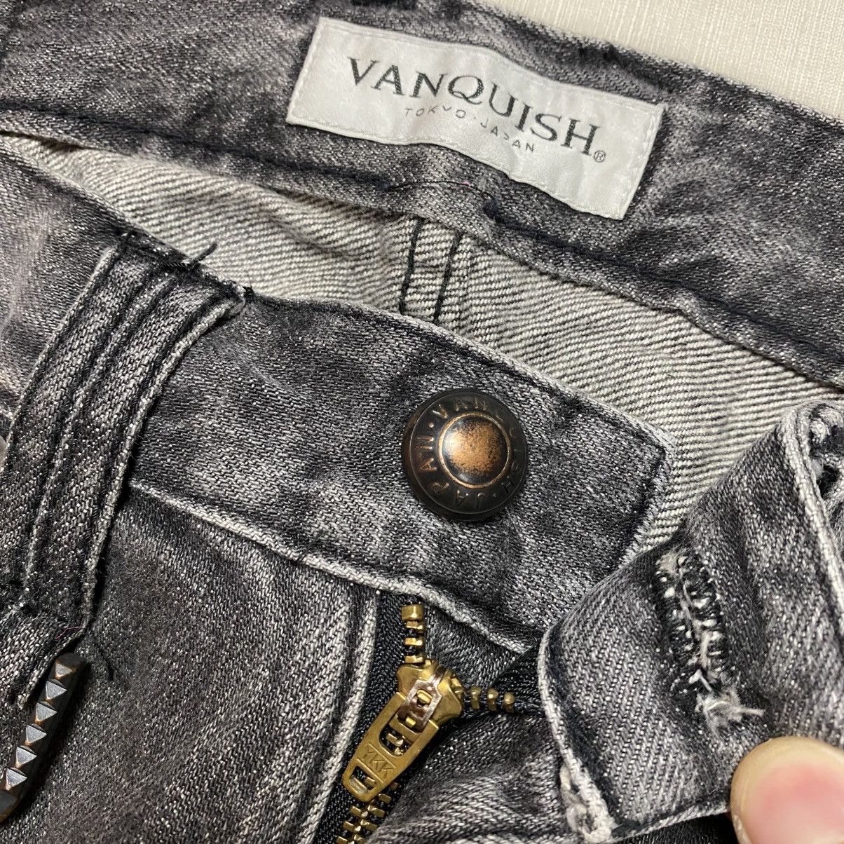 Fragment Design × Vanquish Vanquish Distressed Washed Denim Pants Size US 31 - 8 Thumbnail