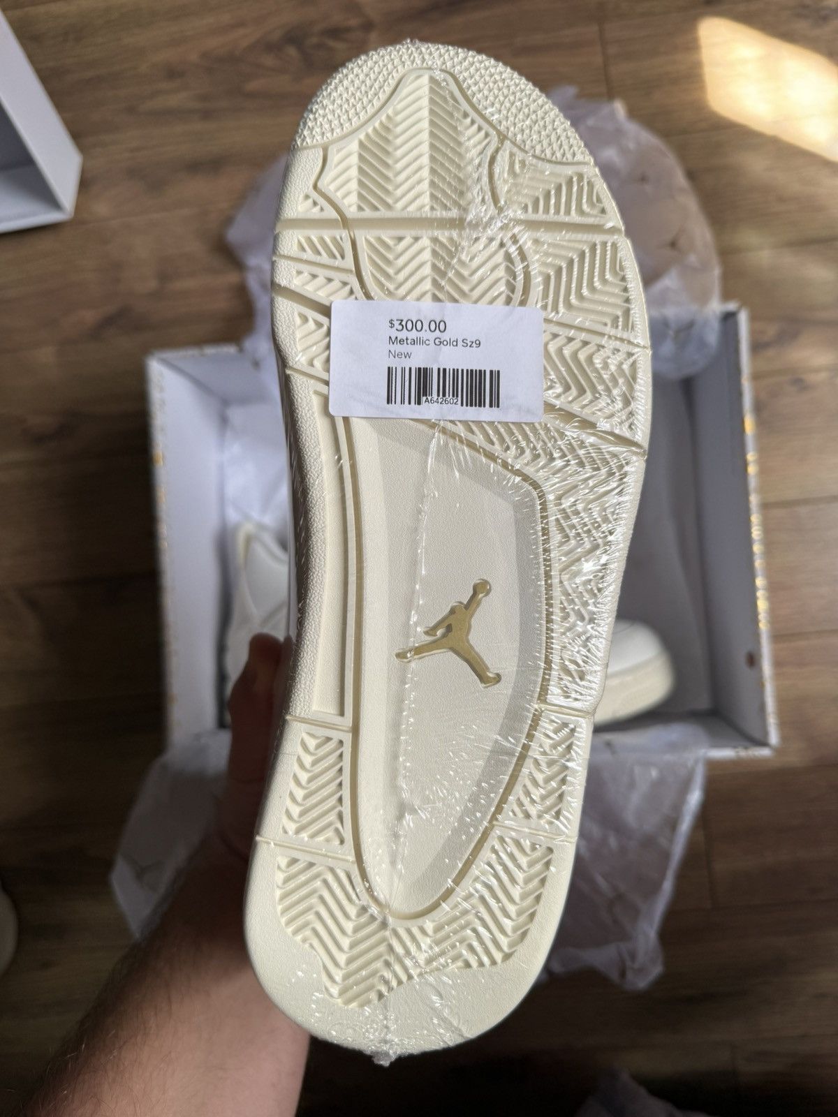 Jordan Brand Air Jordan 4 Womens Retro Metallic Gold Sizes US W10.5 / M9 Size US 9 / EU 42 - 7 Thumbnail