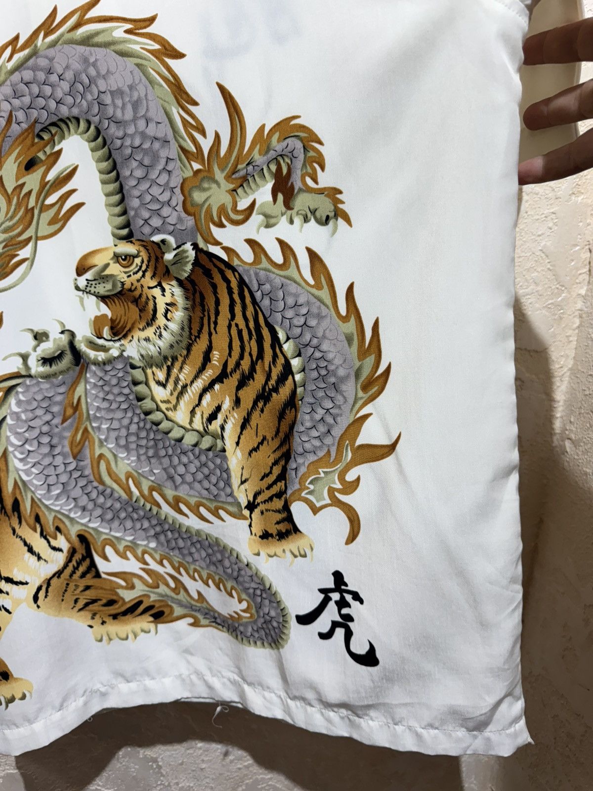 Vintage Dnon Jeans Hawaii Shirt Dragon Tiger Vintage L/XL Size US L / EU 52-54 / 3 - 15 Thumbnail