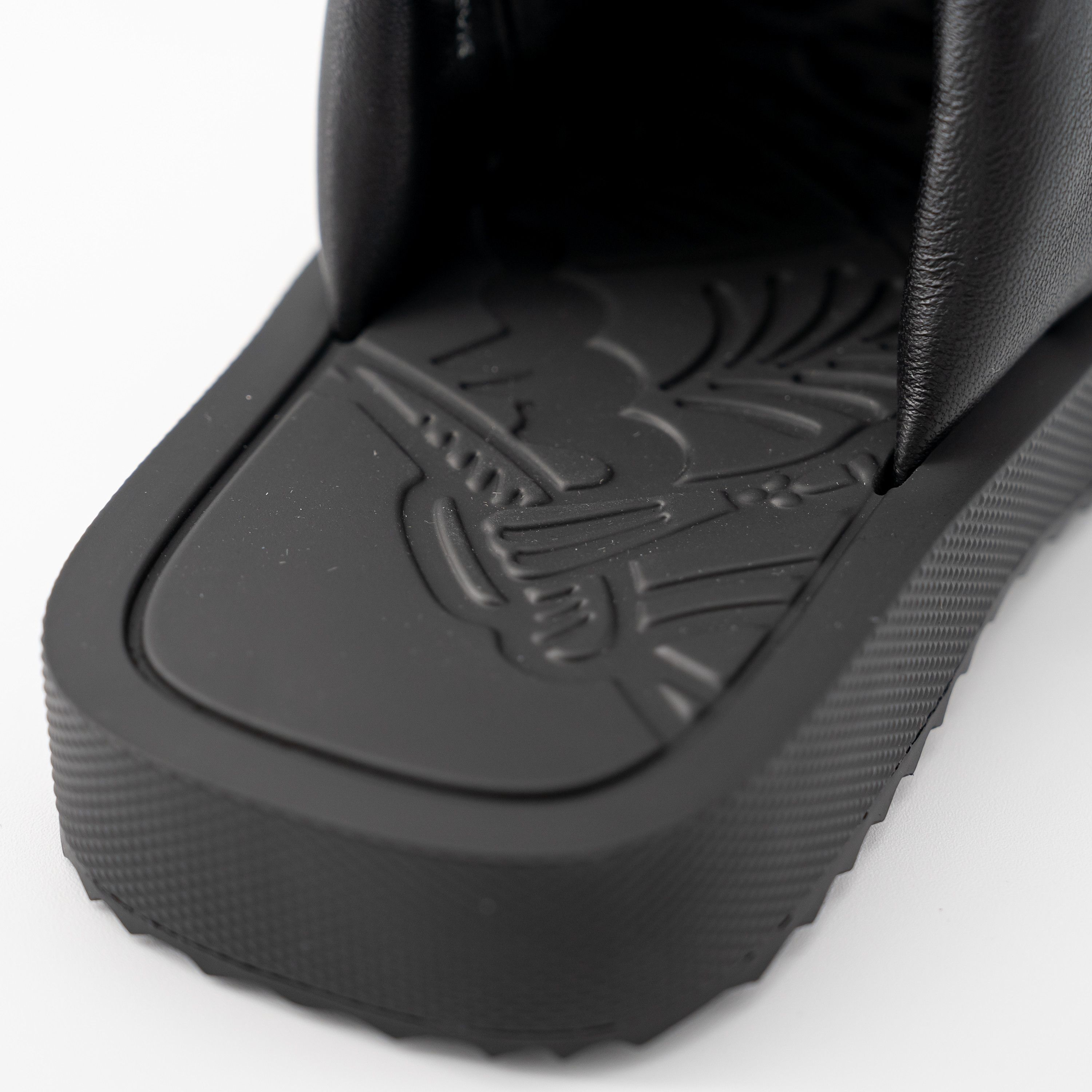 Burberry 39eu 9us Burberry Leather Slab Knight Slides Leather Black Size US 9 / IT 39 - 5 Thumbnail