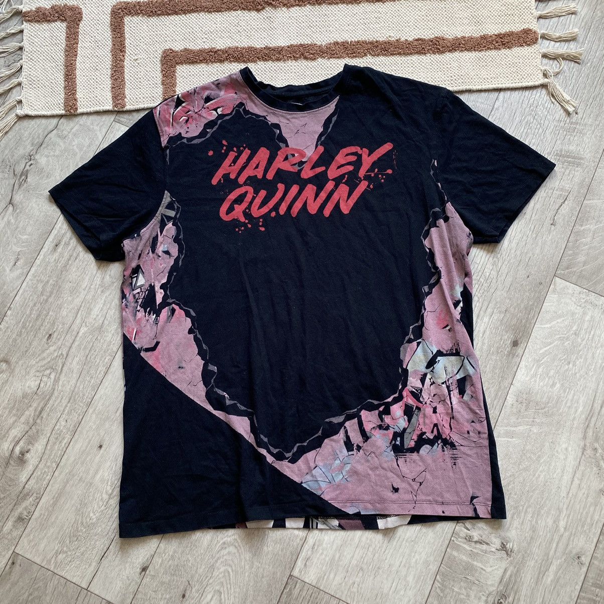 DC Comics BATMAN DC COMICS Y2K HARLEY QUINN ANIME PRINT T SHIRT Size US XL / EU 56 / 4 - 2 Thumbnail
