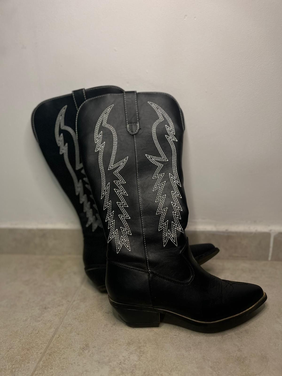 Black cowboy boots with white stitching