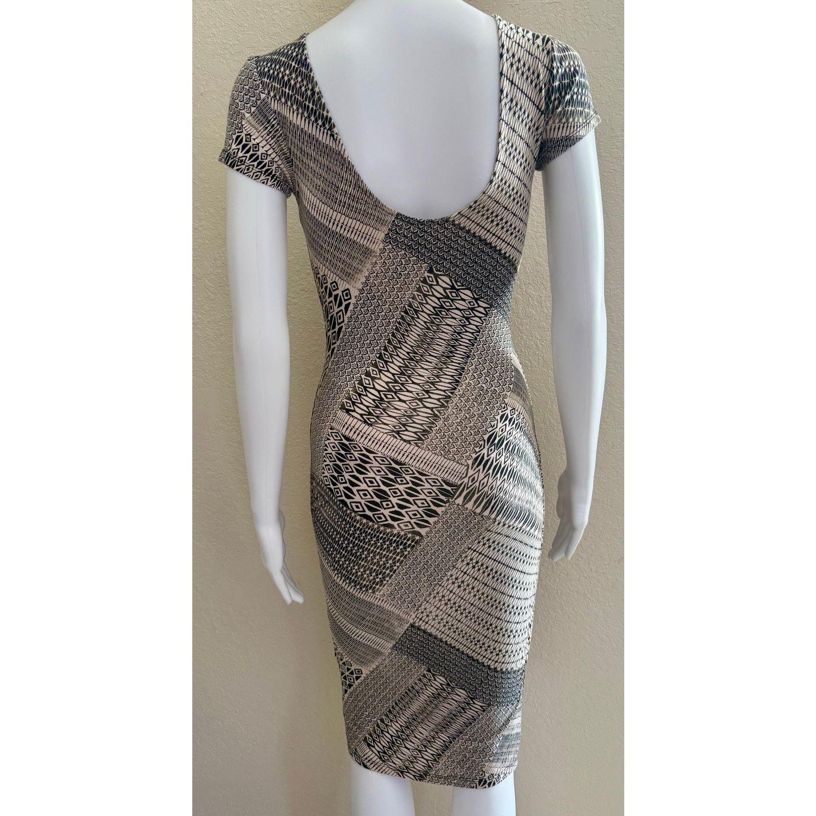 Jessica Simpson Jessica Simpson | Bodycon Geometric Cap Sleeve Dress | Small Size S / US 4 / IT 40 - 2 Thumbnail