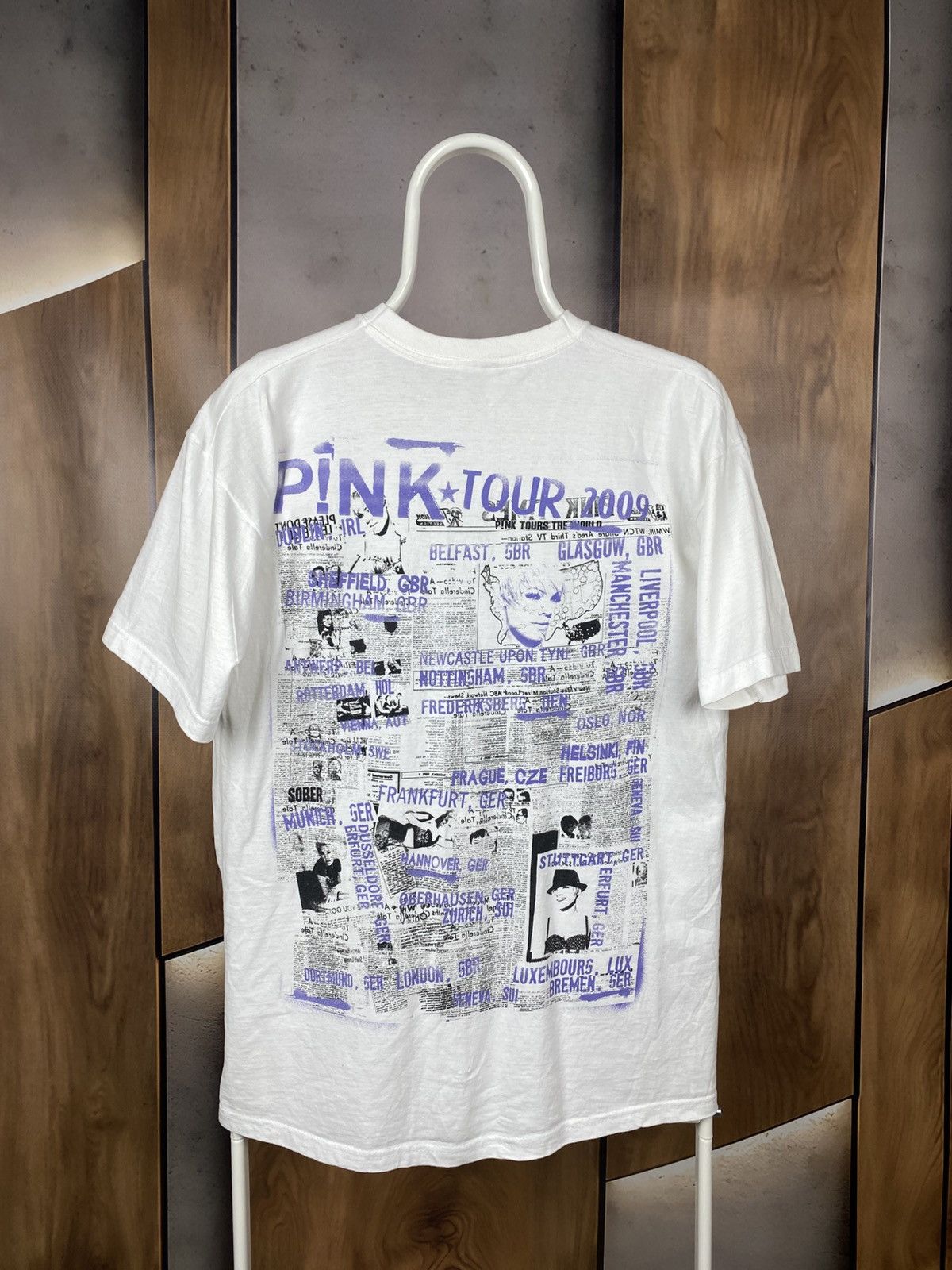 Fruit Of The Loom Vintage Pink Tour 2009 T-Shirt Tee Y2K Rare Size US M / EU 48-50 / 2 - 8 Thumbnail