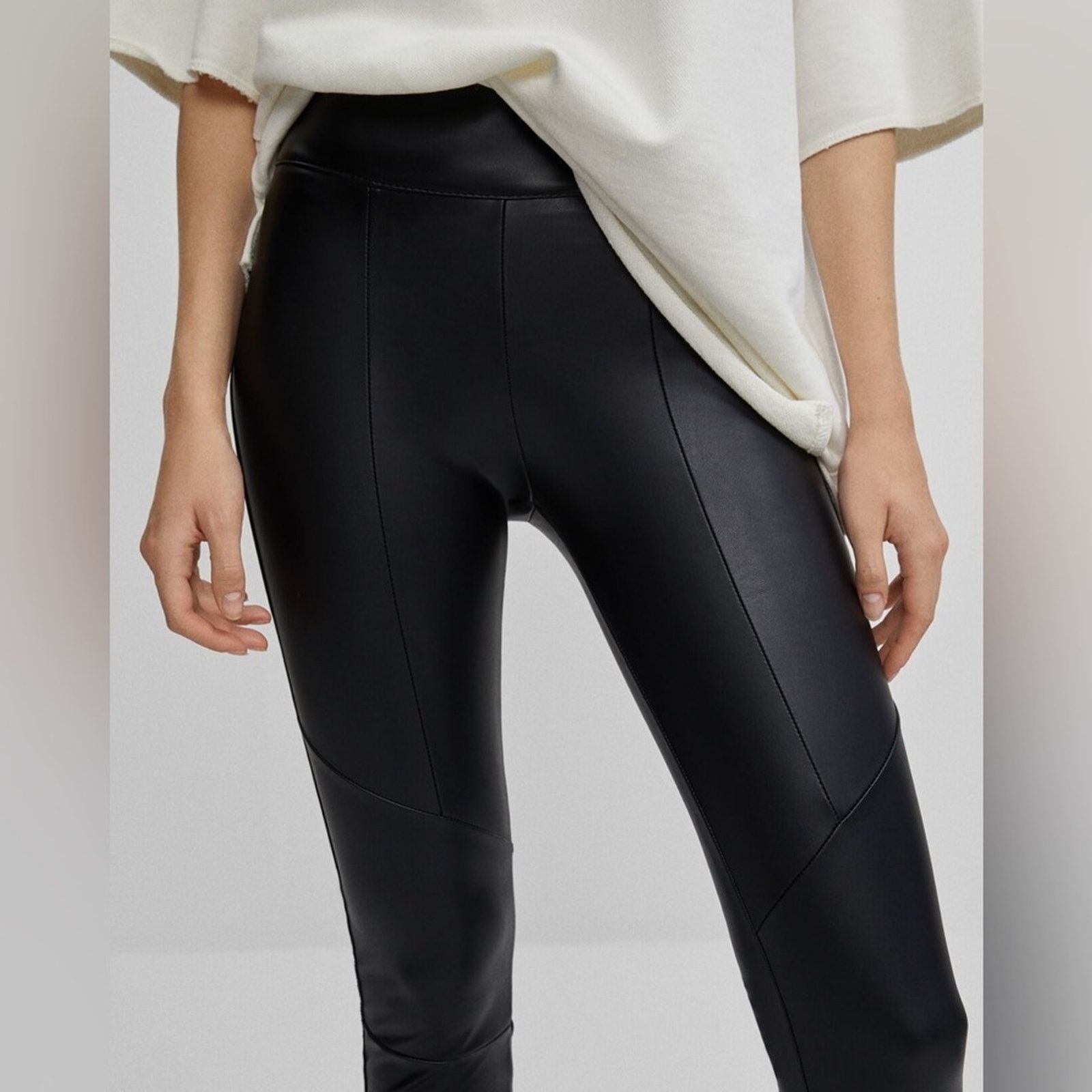 Bershka Bershka High Waisted Faux Leather Fitted Pants Leggings Size 25" / US 0 / IT 36 - 1 Thumbnail