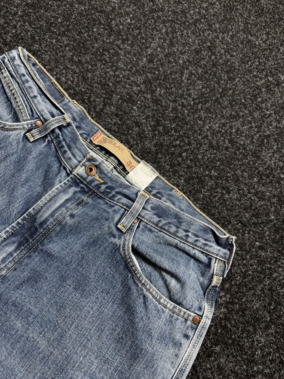 Levi's Retro 00s Levi’s 505 USA Regular Fit Light Wash Denim Jeans Size US 36 / EU 52 - 9 Thumbnail