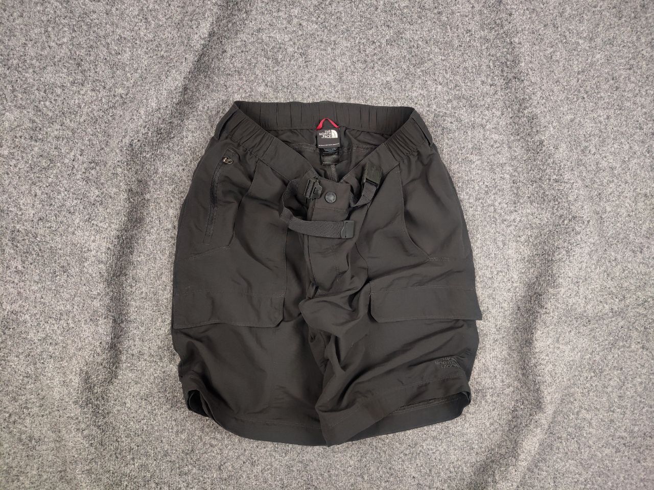 The North Face Vintage The North Face Gray Nylon Cargo Belt Short Y2K Style Size US 32 / EU 48 - 1 Thumbnail