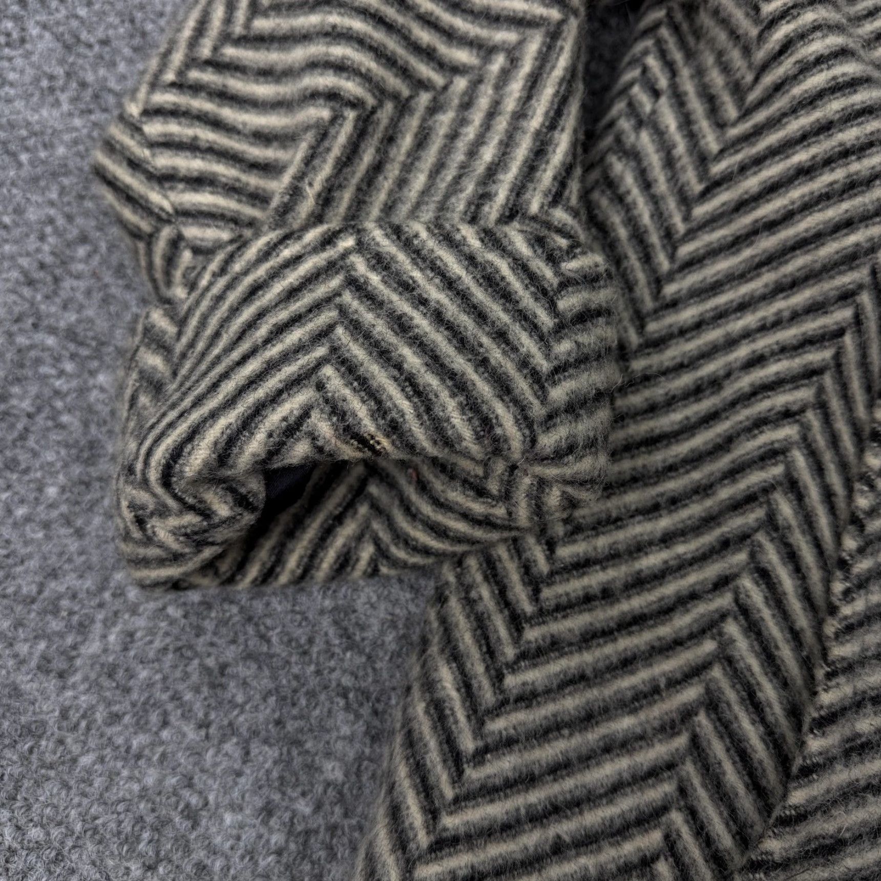 Vintage VINTAGE J.G. HOOK Coat Womens Large Gray Herringbone Double Breasted Peacoat 80s Wool Tweed Mid-Length Buttoned Pockets Womens Size L / US 10 / IT 46 - 5 Thumbnail