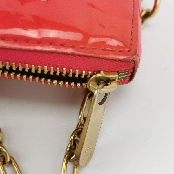 Louis Vuitton Louis Vuitton (LV) Patent leather solid color monogram embo Size ONE SIZE - 6 Thumbnail