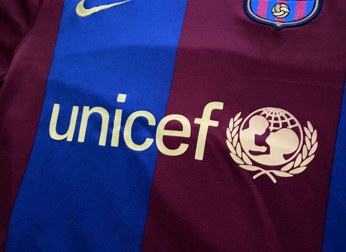 Vintage Messi 2006-2007 Kit F.C Barcelona #19 (Like New) Size US M / EU 48-50 / 2 - 5 Thumbnail