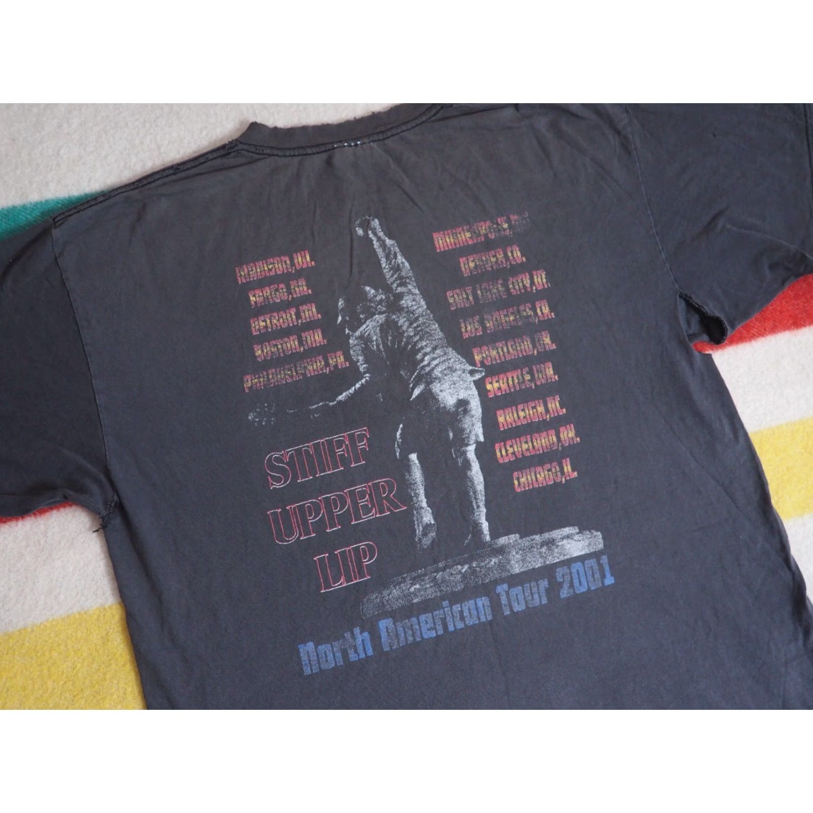 Gildan VTG AC/DC Stiff Upper Lip Distress Black Tee T-Shirt XL Men Shirt Graphic 2000s Grunge Band Size US XL / EU 56 / 4 - 3 Thumbnail