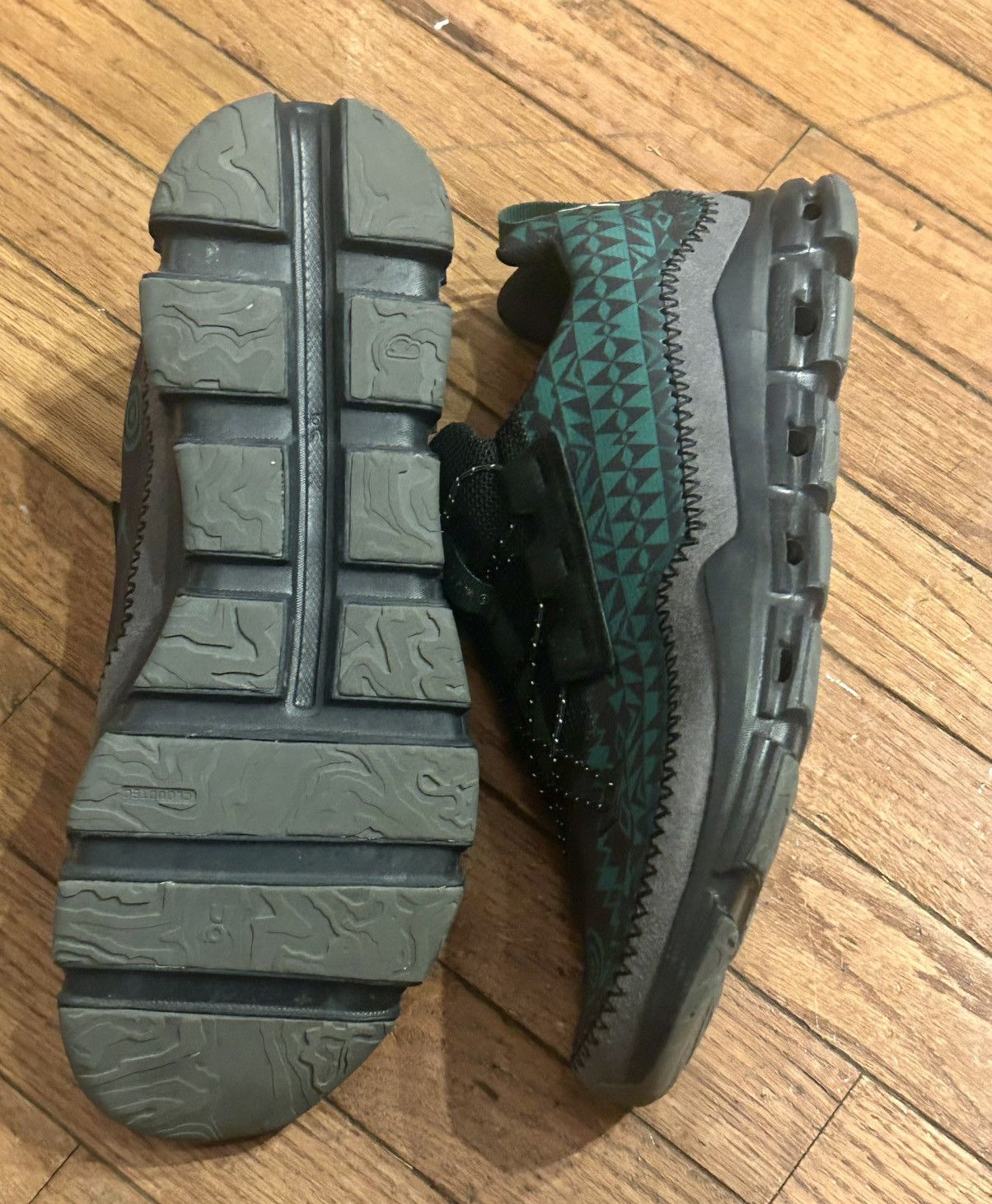 On × South2 West8 Cloudaway Black/Evergreen Running Shoe Size US 13 / EU 46 - 5 Thumbnail