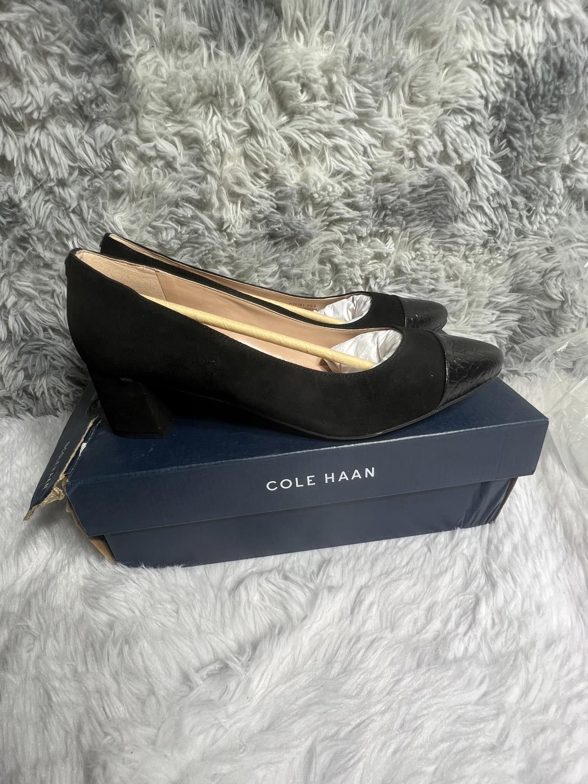 Cole Haan Cole Haan Black Low Block Heel Pumps with Croc-Embossed Toe Size US 7.5 / IT 37.5 - 3 Thumbnail