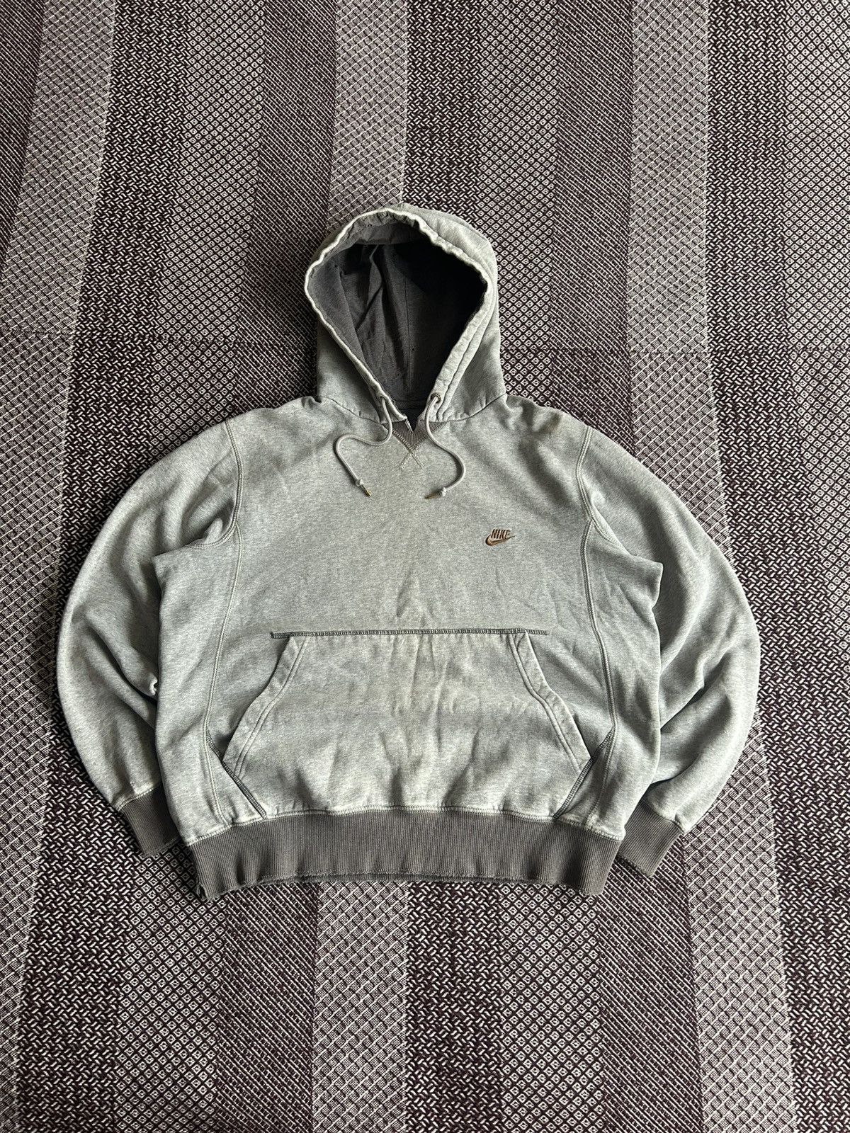 Nike Vintage Nike Distressed Faded Hoodie 00s Streetwear Size M Size US M / EU 48-50 / 2 - 1 Thumbnail
