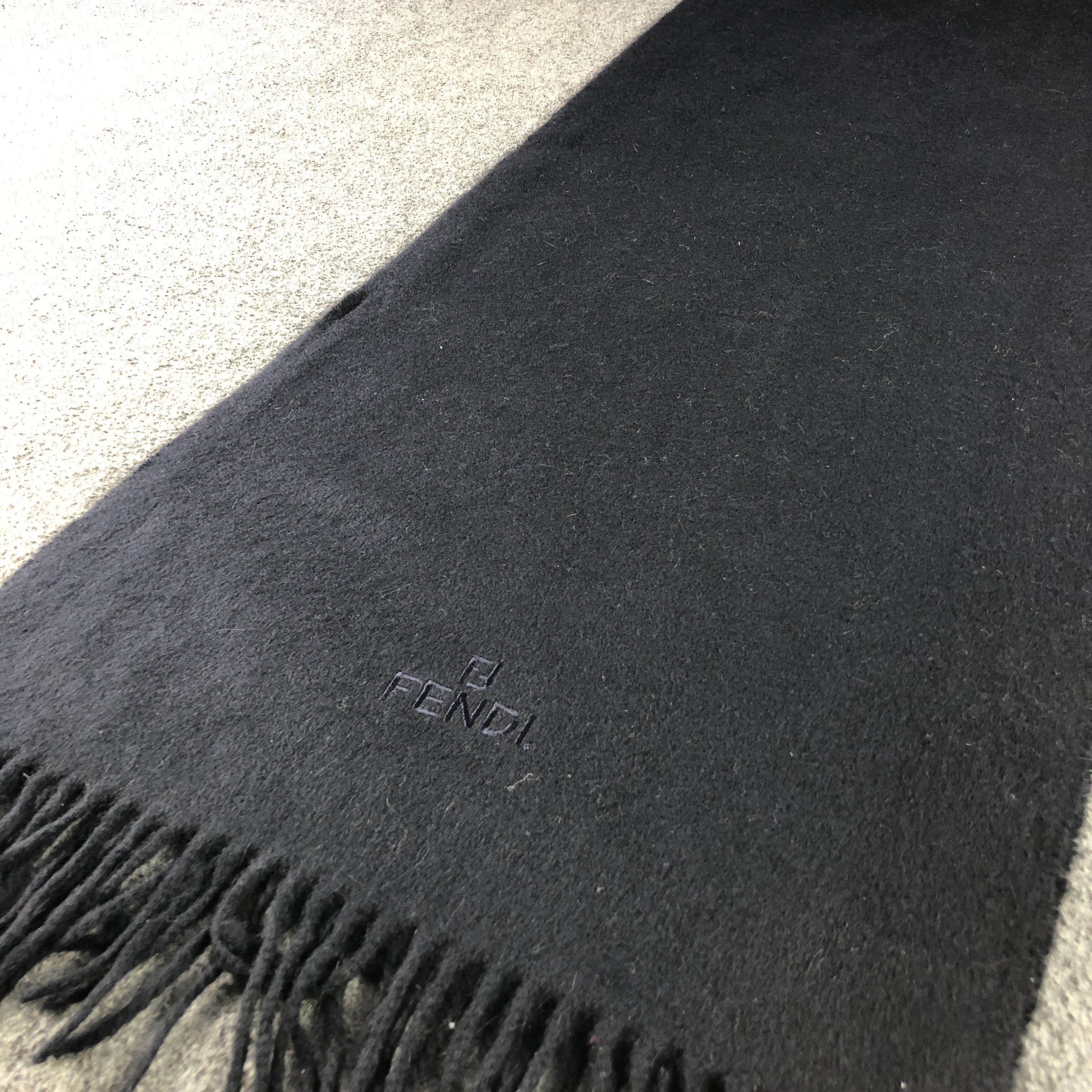 Fendi Fendi Plain Cashmere Scarf Muffler Neckwear V2927 Size ONE SIZE - 3 Thumbnail