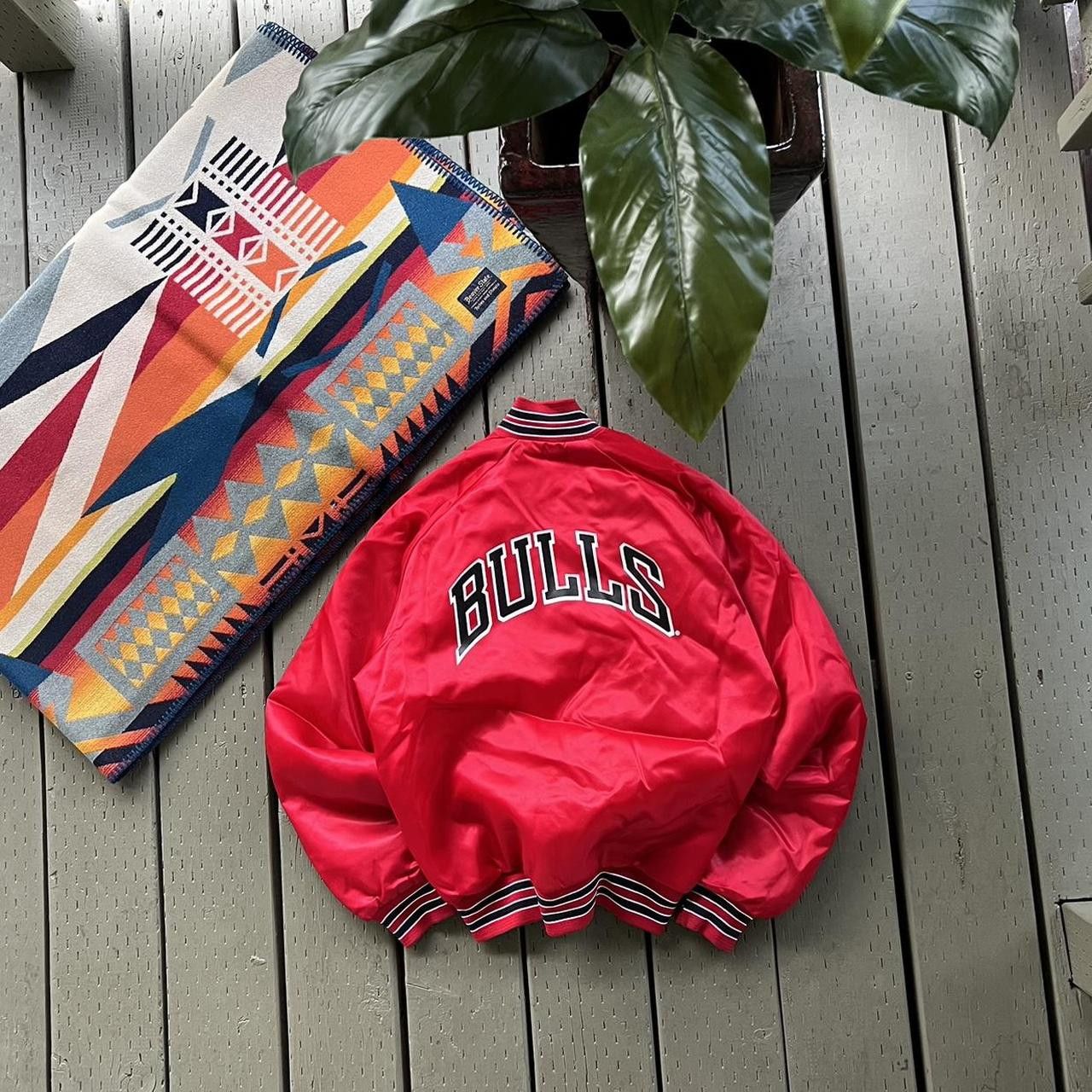Chalk Line VTG 80s NBA CHICAGO BULLS CHALK LINE SATIN BOMBER JACKET Size US S / EU 44-46 / 1 - 5 Thumbnail
