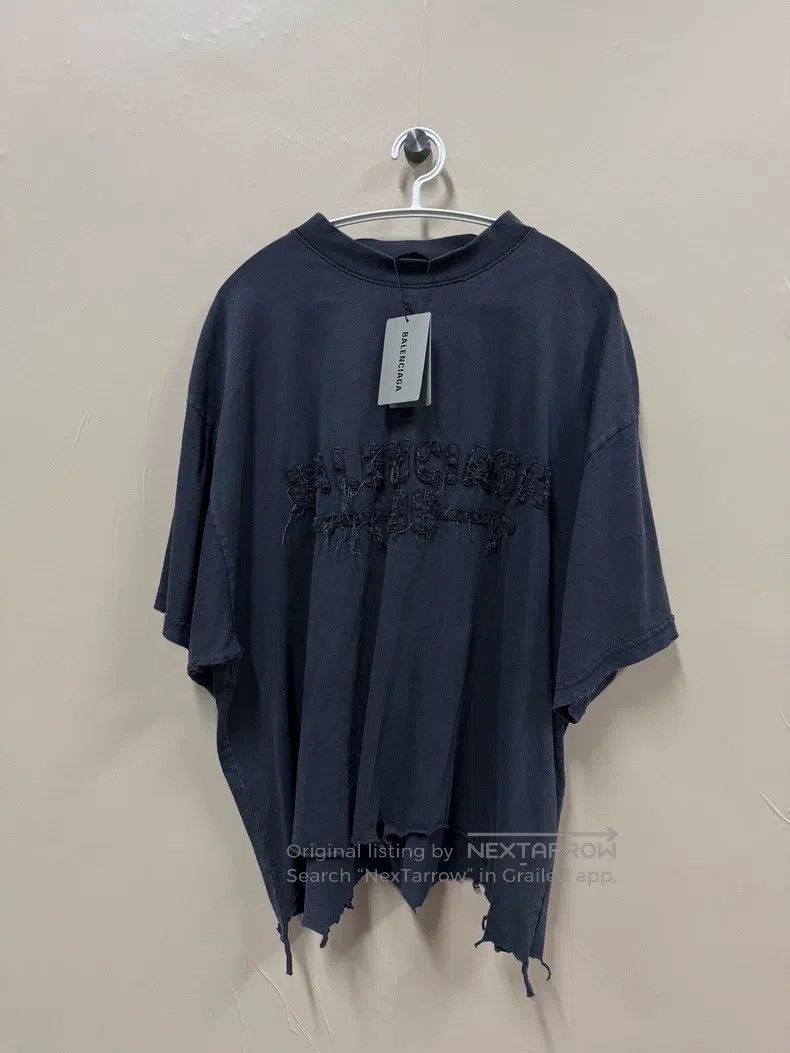 Balenciaga Balenciaga Collar Letter Frayed Short-sleeve T-Shirt Size US L / EU 52-54 / 3 - 1 Thumbnail
