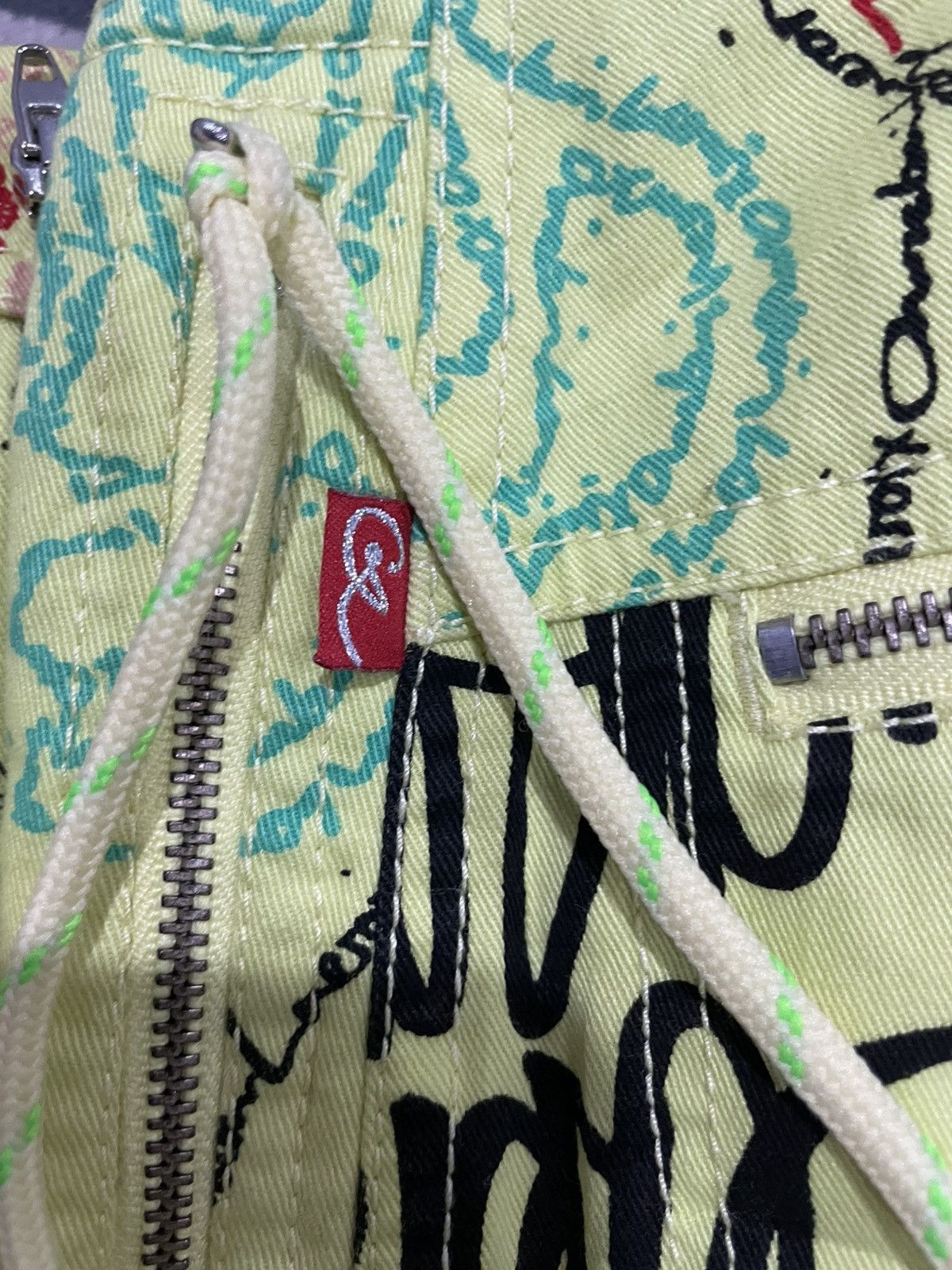 Christian Lacroix Christian Lacroix Banner Capri Shorts Size 26" / US 2 / IT 38 - 16 Thumbnail