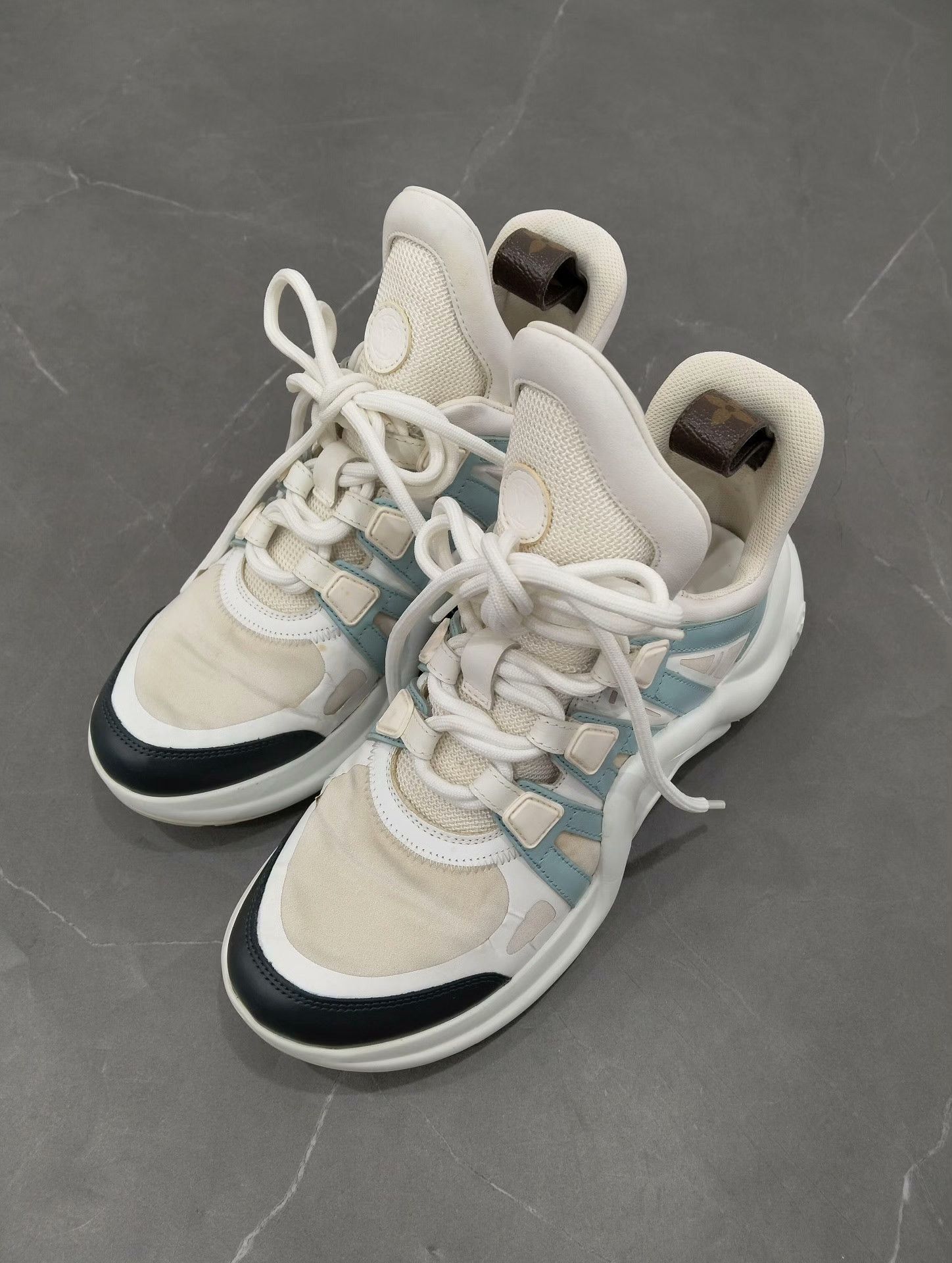 Louis Vuitton Louis Vuitton Lowtop Sneakers 35 Women Size US 5 / IT 35 - 1 Thumbnail