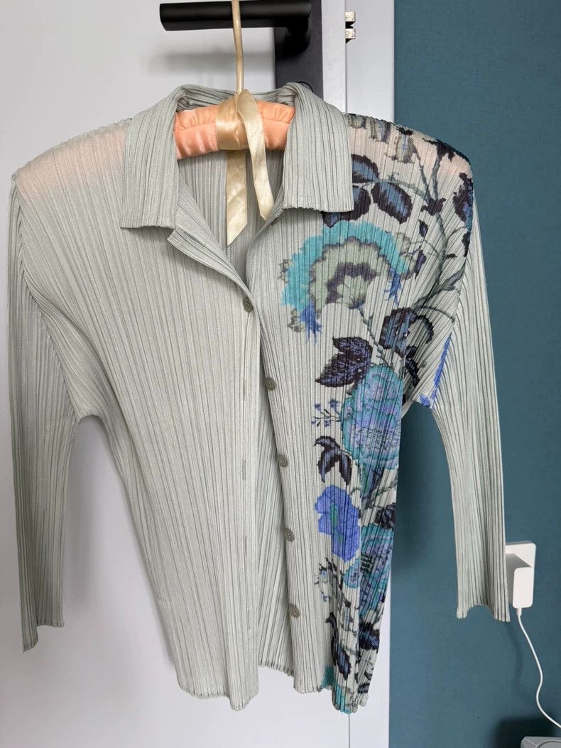 Issey Miyake Grey pleated long-sleeved shirt