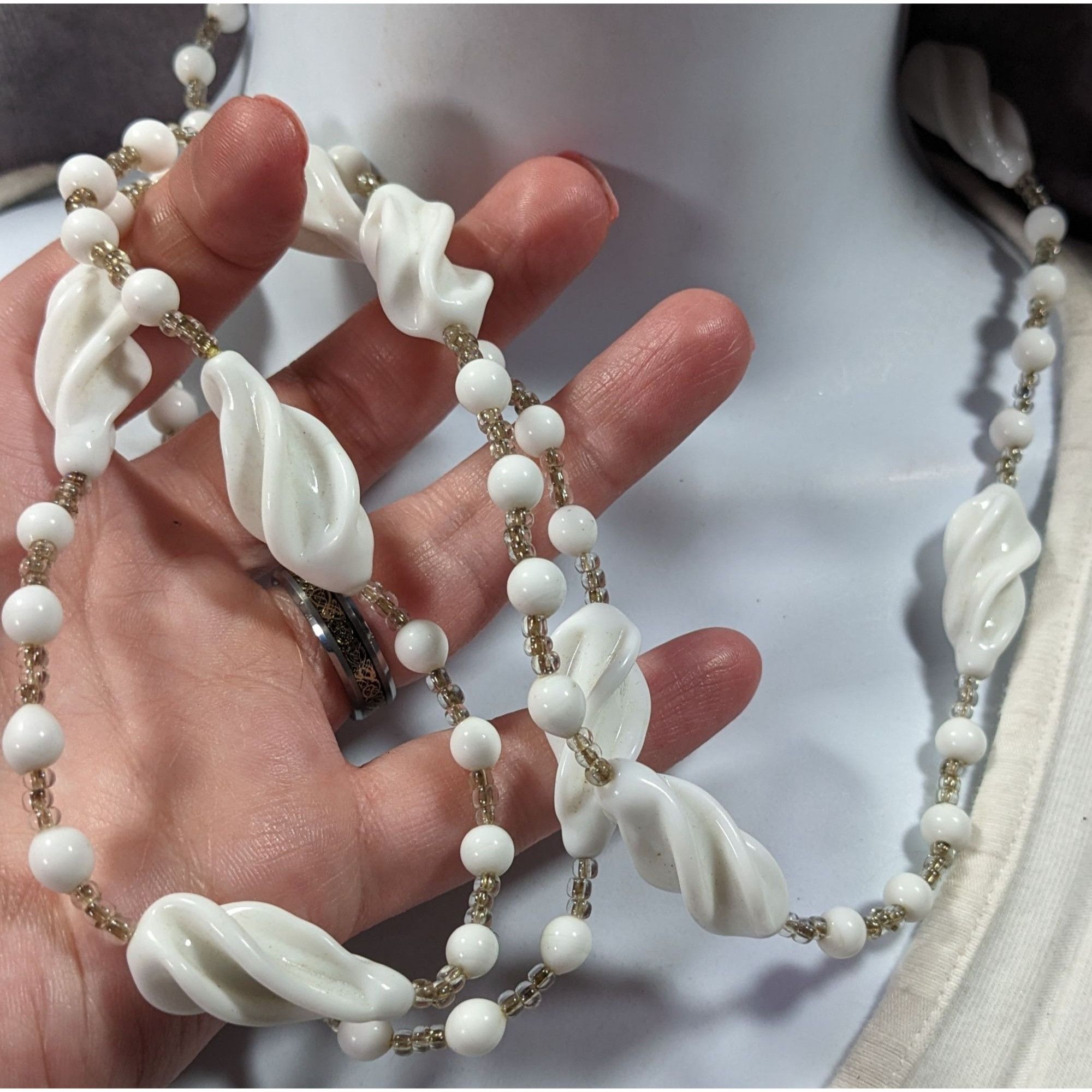 Other Vintage White Lucite And Glass Beaded Necklace Size ONE SIZE - 3 Thumbnail