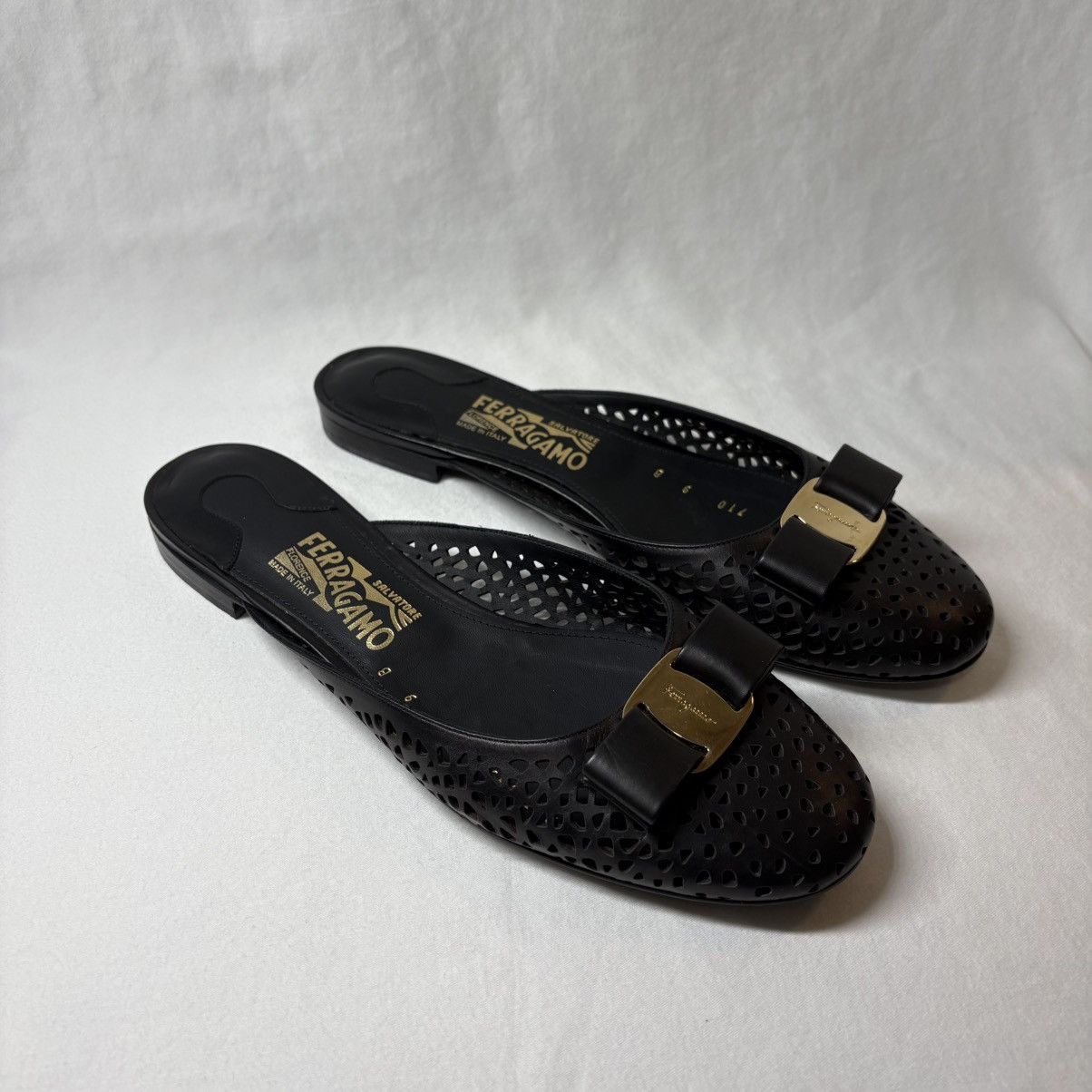 Salvatore Ferragamo AUTHENTIC Salvatore Ferragamo Black Flats Size US 9 / IT 39 - 1 Thumbnail