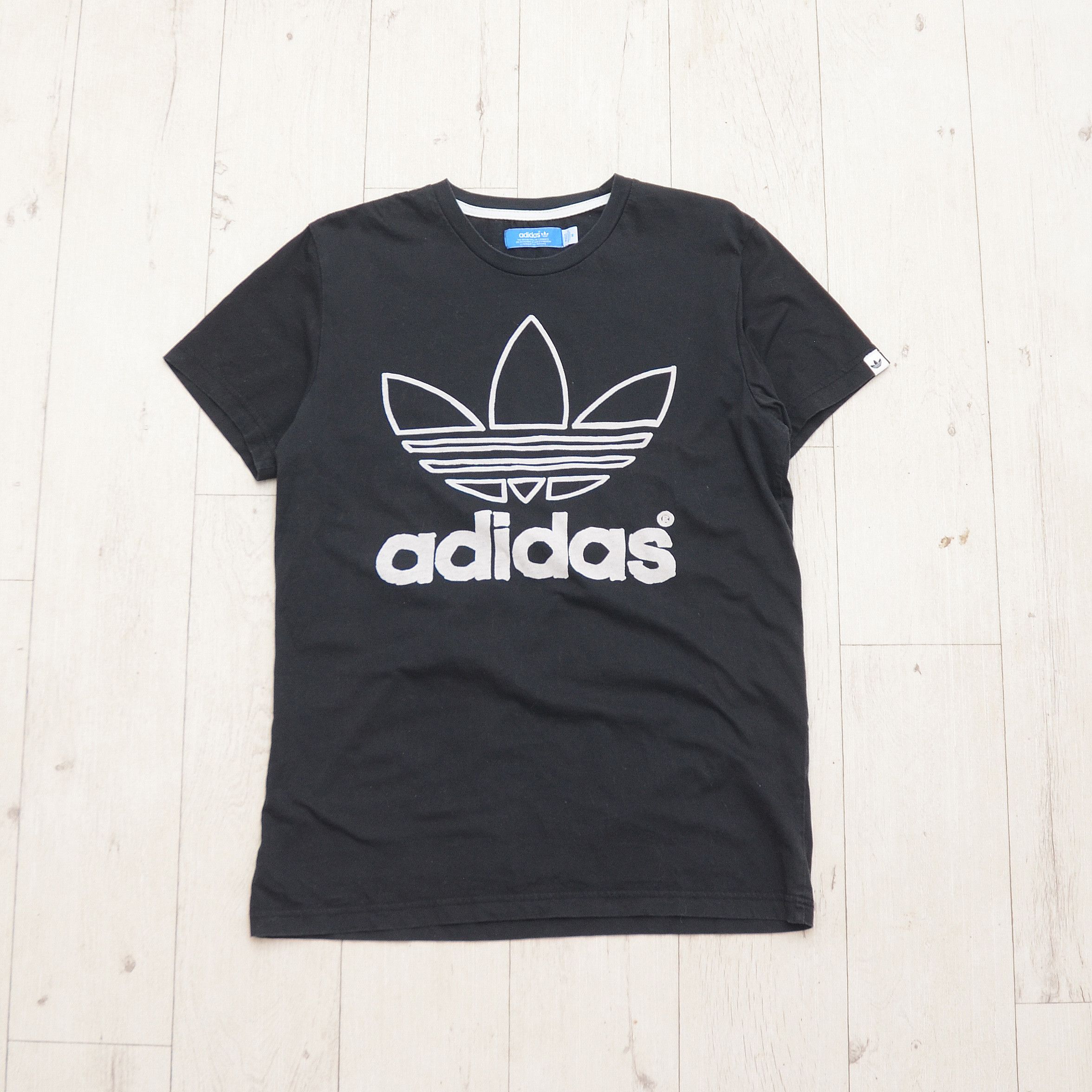 Adidas Vintage Adidas Originals Big Logo T-Shirt Tee Unisex Y2K Size M / US 6-8 / IT 42-44 - 1 Thumbnail