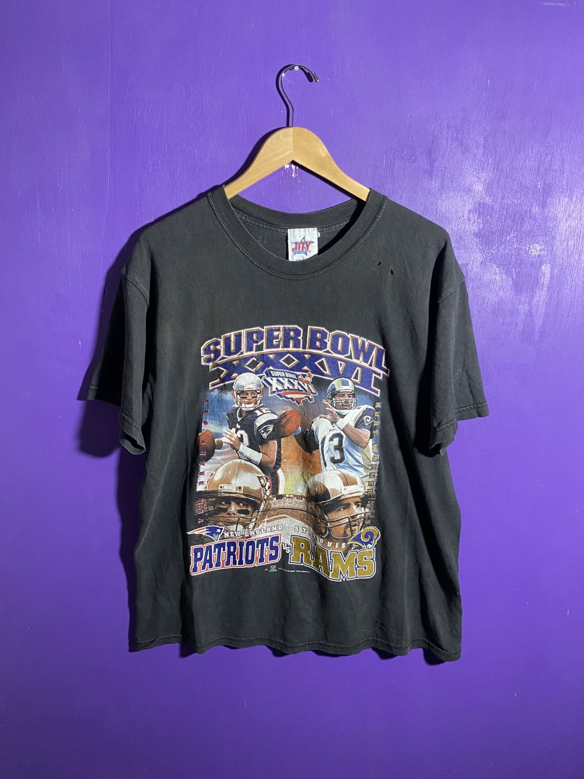 Vintage 2002 Super Bowl XXXVI players tee