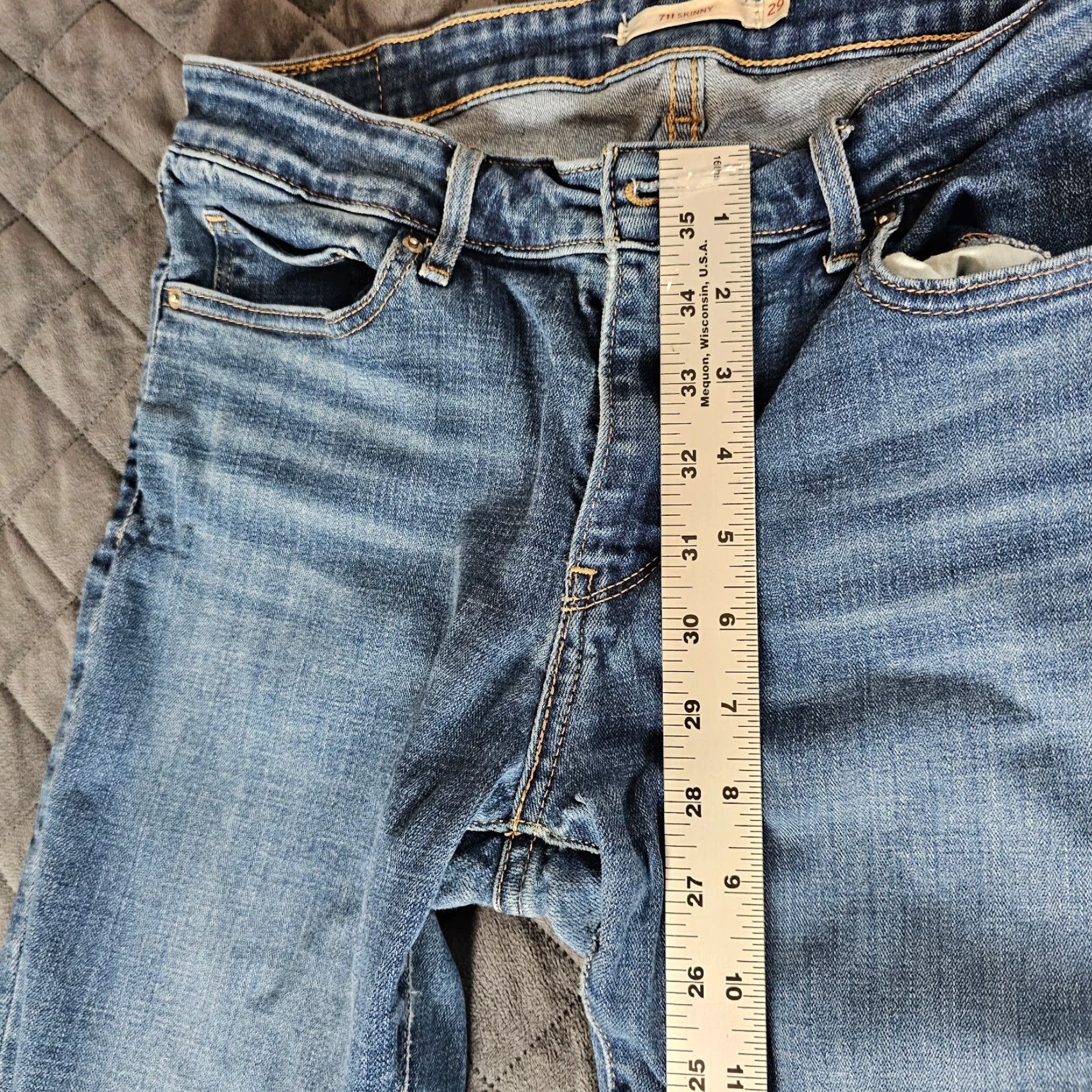 Levi's Levi's 711 Jeans Women's Skinny Medium Wash Denim Color Blue 29 Regular Inseam 28 Stretch Comfort Distressed Size 29 Size 29" - 7 Thumbnail