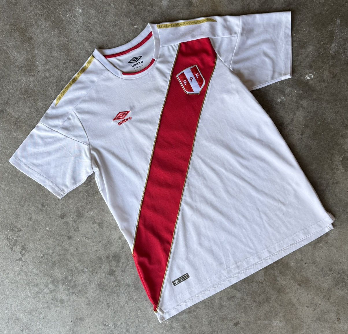 Umbro × Vintage Peru Soccer Jersey by Umbro Size Large Size US L / EU 52-54 / 3 - 1 Thumbnail
