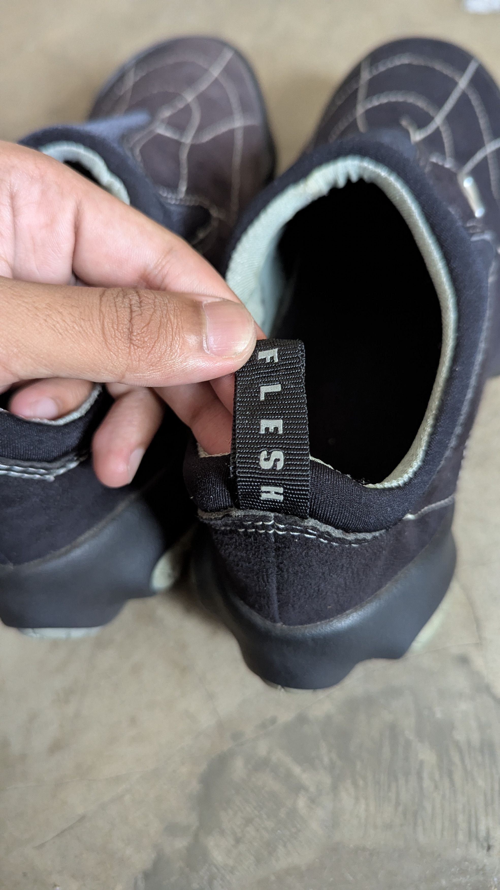Oakley Vintage Y2K Oakley Flesh Bottlecap (Black) Shoes Gorpcore 90 Size US 6 / EU 39 - 9 Thumbnail