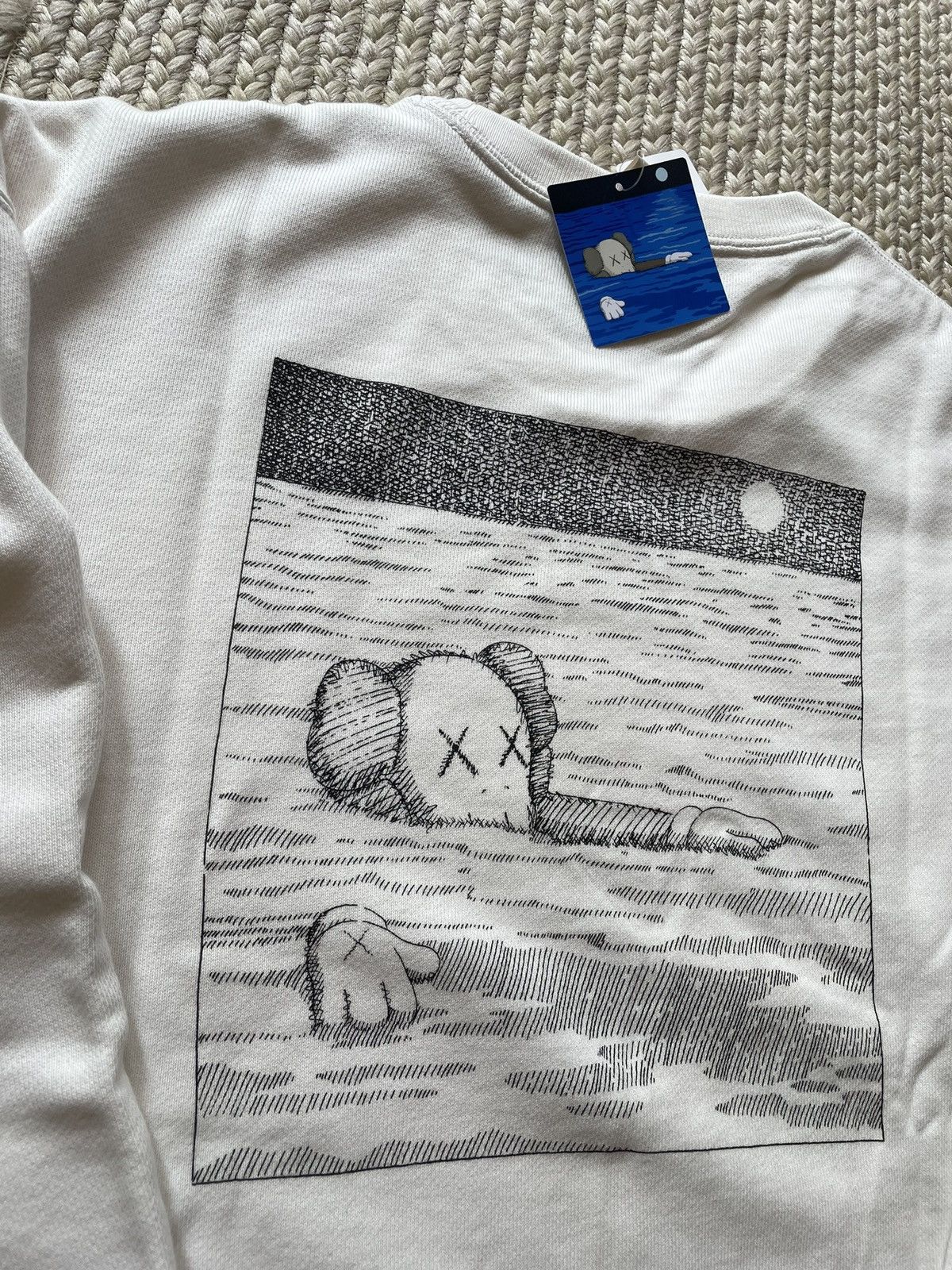 Kaws × Uniqlo Kaws x Uniqlo Crewneck Pullover Sweater cream size medium Size US M / EU 48-50 / 2 - 3 Thumbnail