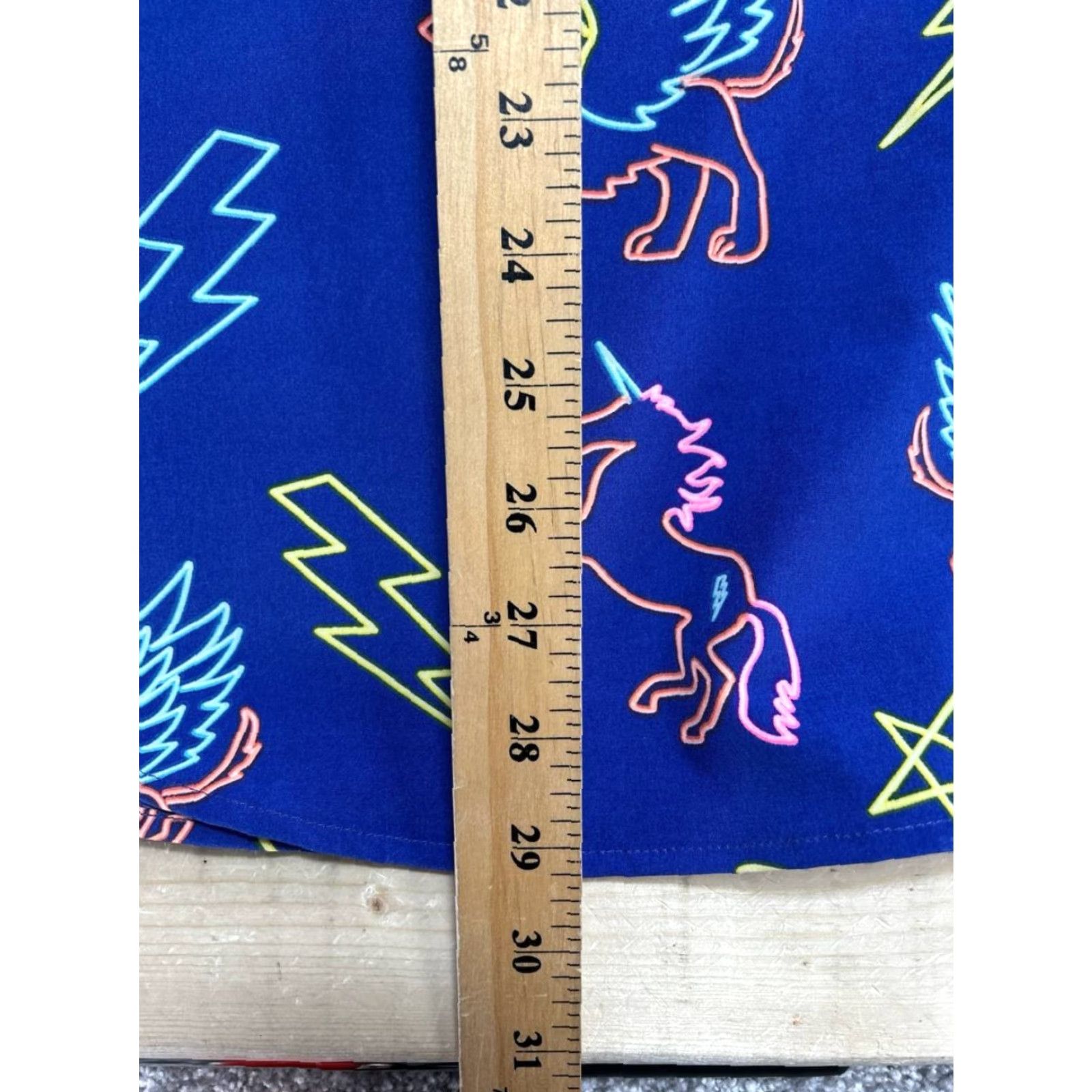 Chubbies Chubbies The Neon Lights Friday Shirt Mens Medium Blue Geometric Print Weekend Size US M / EU 48-50 / 2 - 6 Thumbnail