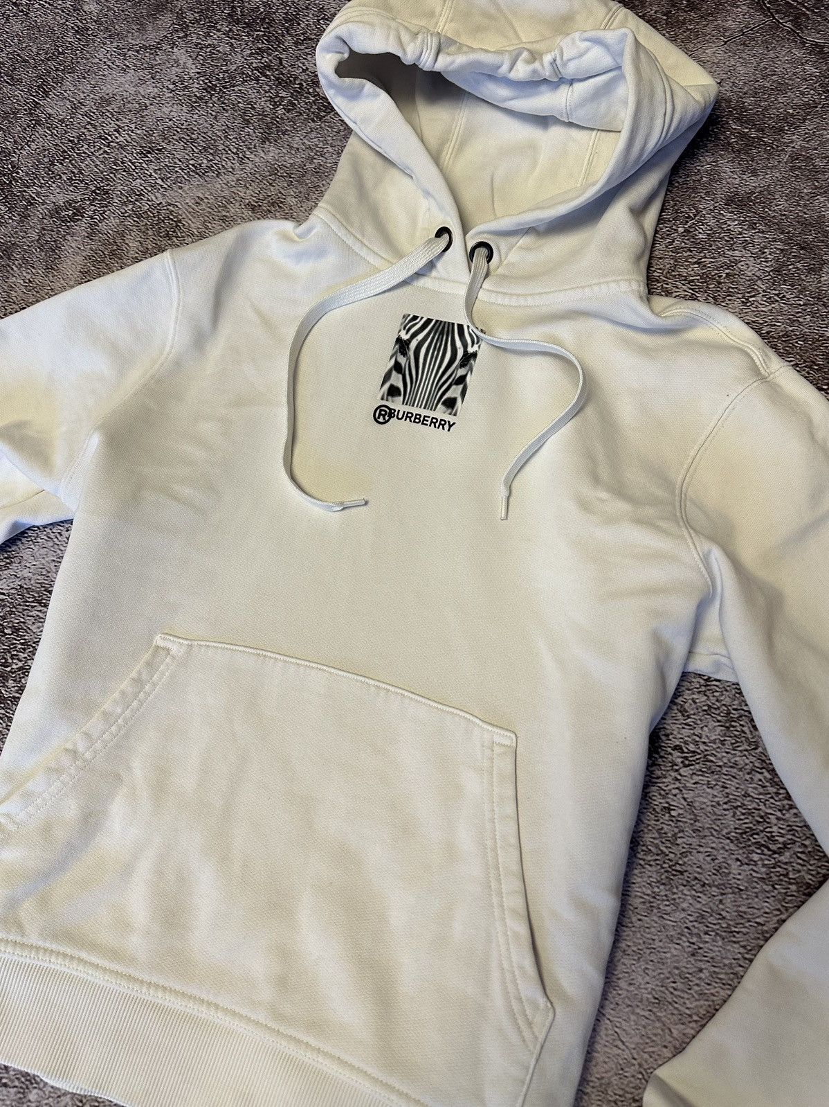 Burberry Burberry zebra logo hoodie sweatshirt rare Size US S / EU 44-46 / 1 - 1 Thumbnail