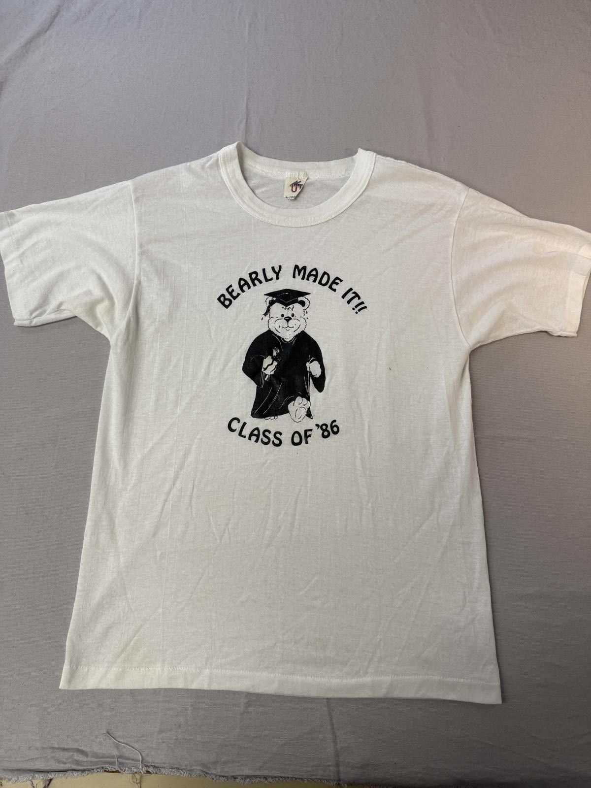 TEE JAYS Vintage Graduation Teddy Bear Alumni Class of 1986 Tee - L Size US L / EU 52-54 / 3 - 1 Thumbnail