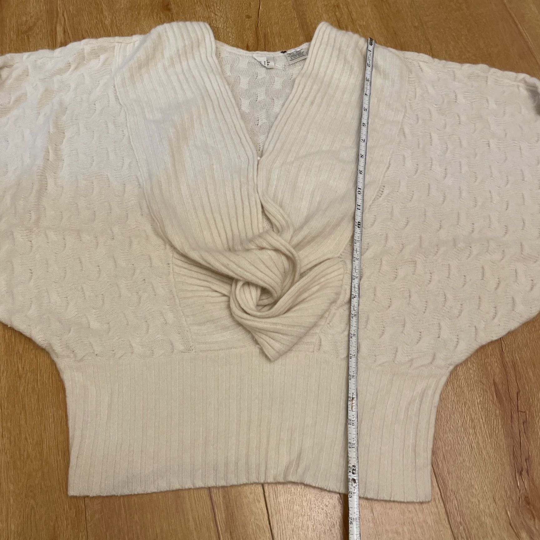 Vintage VINTAGE Women’s Cream Open Front Knot Angora Wool Dolman L Sweater Italy Knit Wool Blend Regular Fit Mens? Size L / US 10 / IT 46 - 6 Thumbnail