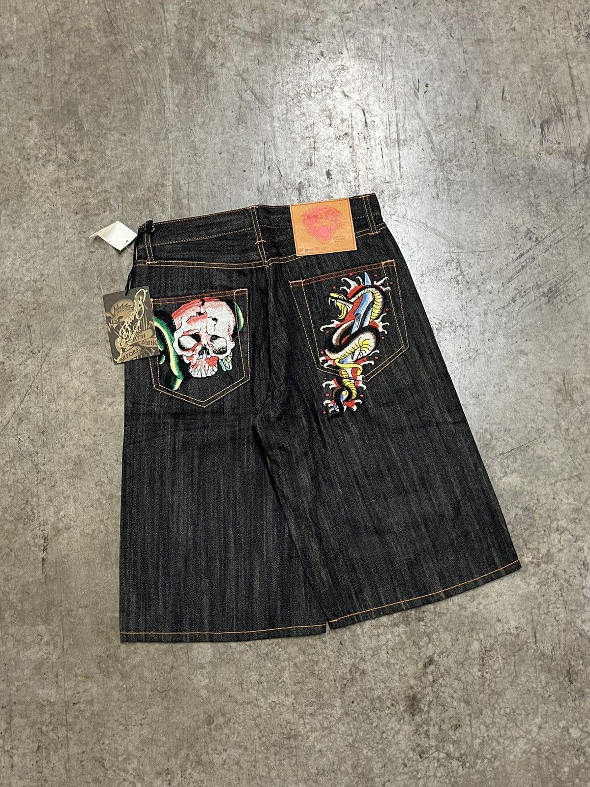 Ed Hardy × Vintage Ed hardy y2k jorts 2007 denim embroidered skater rare Size US 32 / EU 48 - 2 Thumbnail